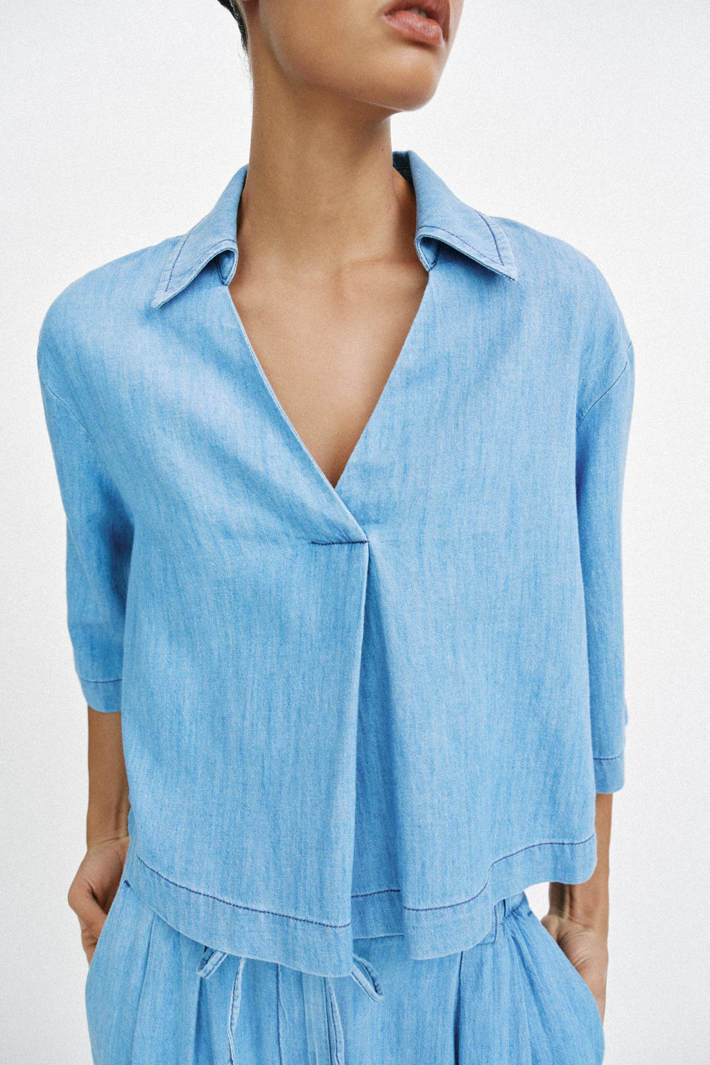 BLUSA FLUIDA ESCOTE PICO / Azul - Zara фото 4