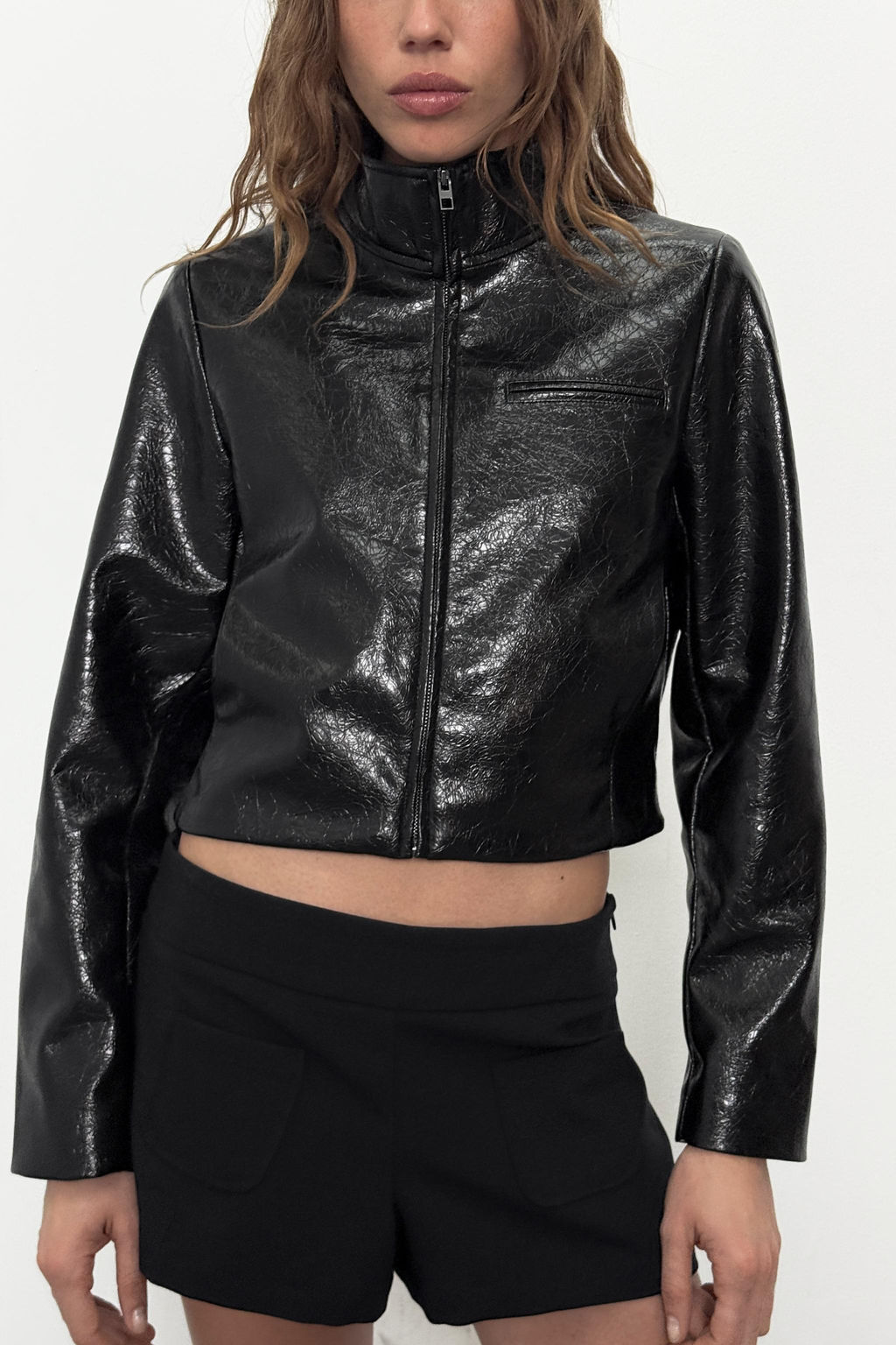 CHAQUETA CORTA EFECTO PIEL / Negro - Zara фото 10