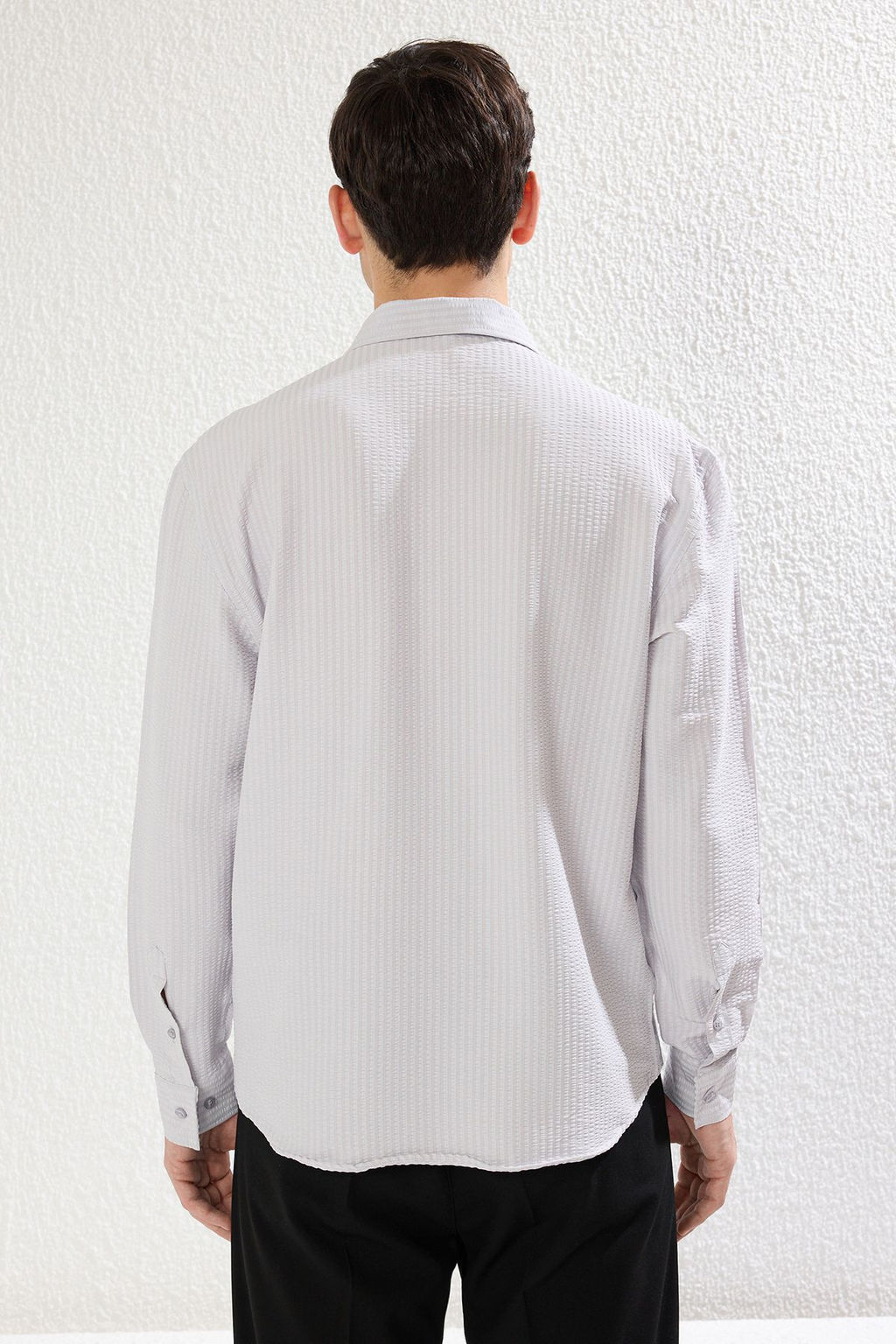 TRENDYOL MAN Gri Regular Fit Uzun Kollu Dokulu Salas Dokumlu Mevsimlik Gomlek TMNSS25GO00010 - Trendyolmilla фото 6