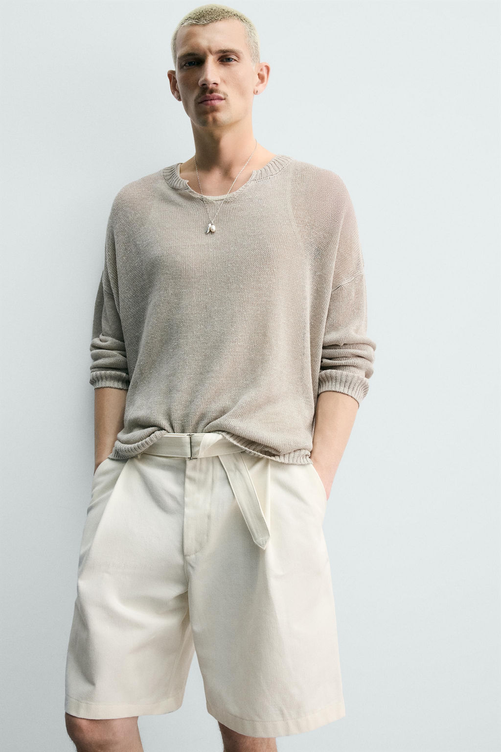 BERMUDA RELAXED FIT PLIEGUES CINTUR?N / Blanco roto