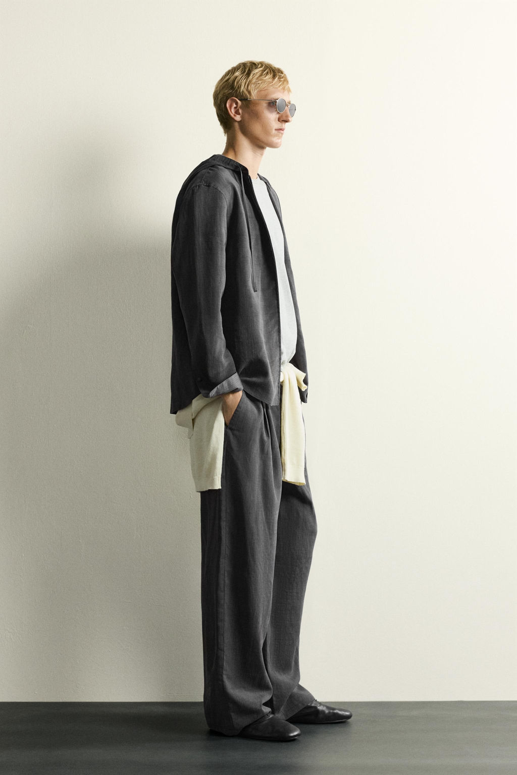 PANTAL?N FLUIDO RELAXED FIT RAYAS / Gris antracita - Zara фото 4