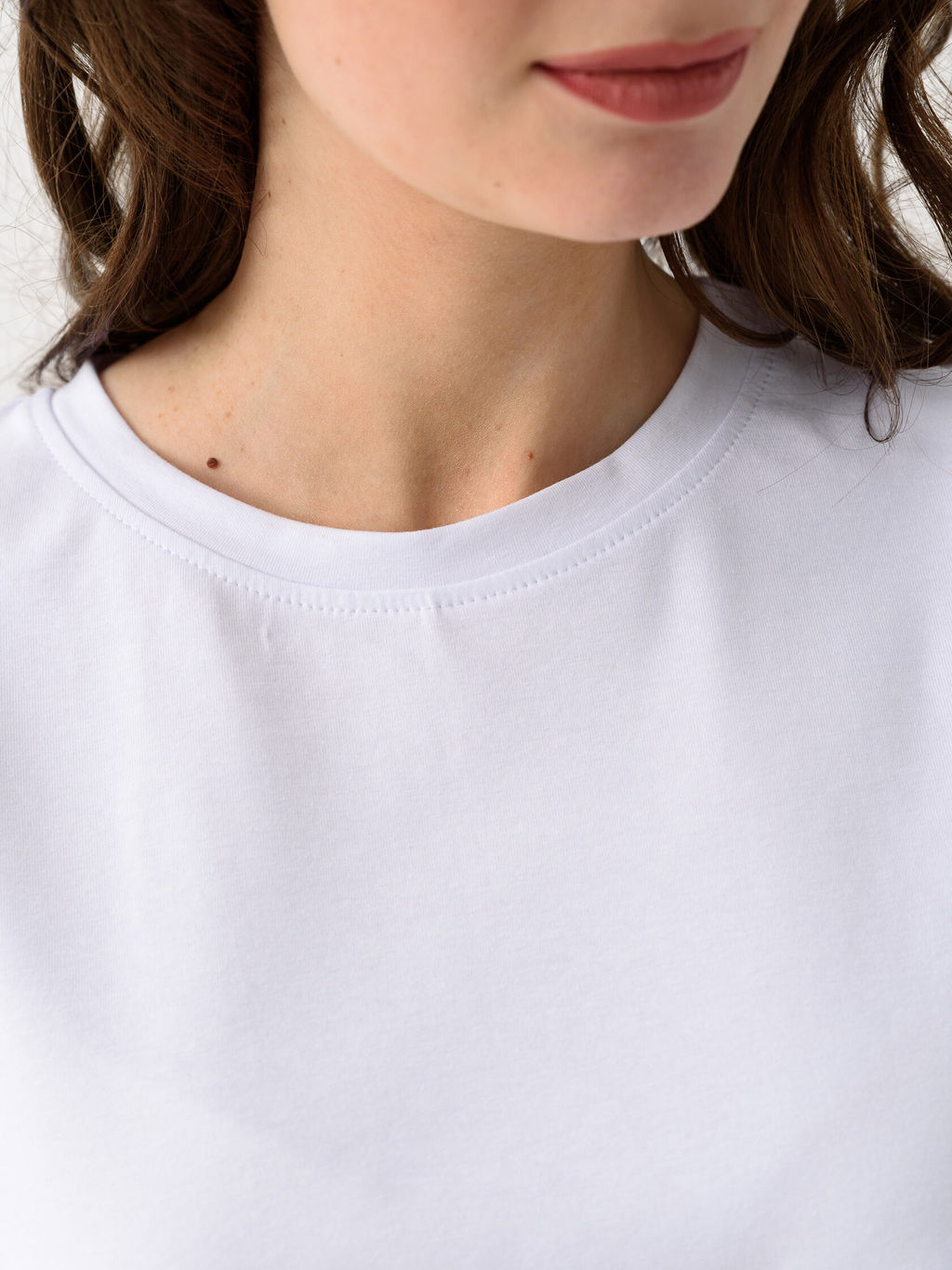 Костюм женский (футболка,юбка) белый 2215 (1)