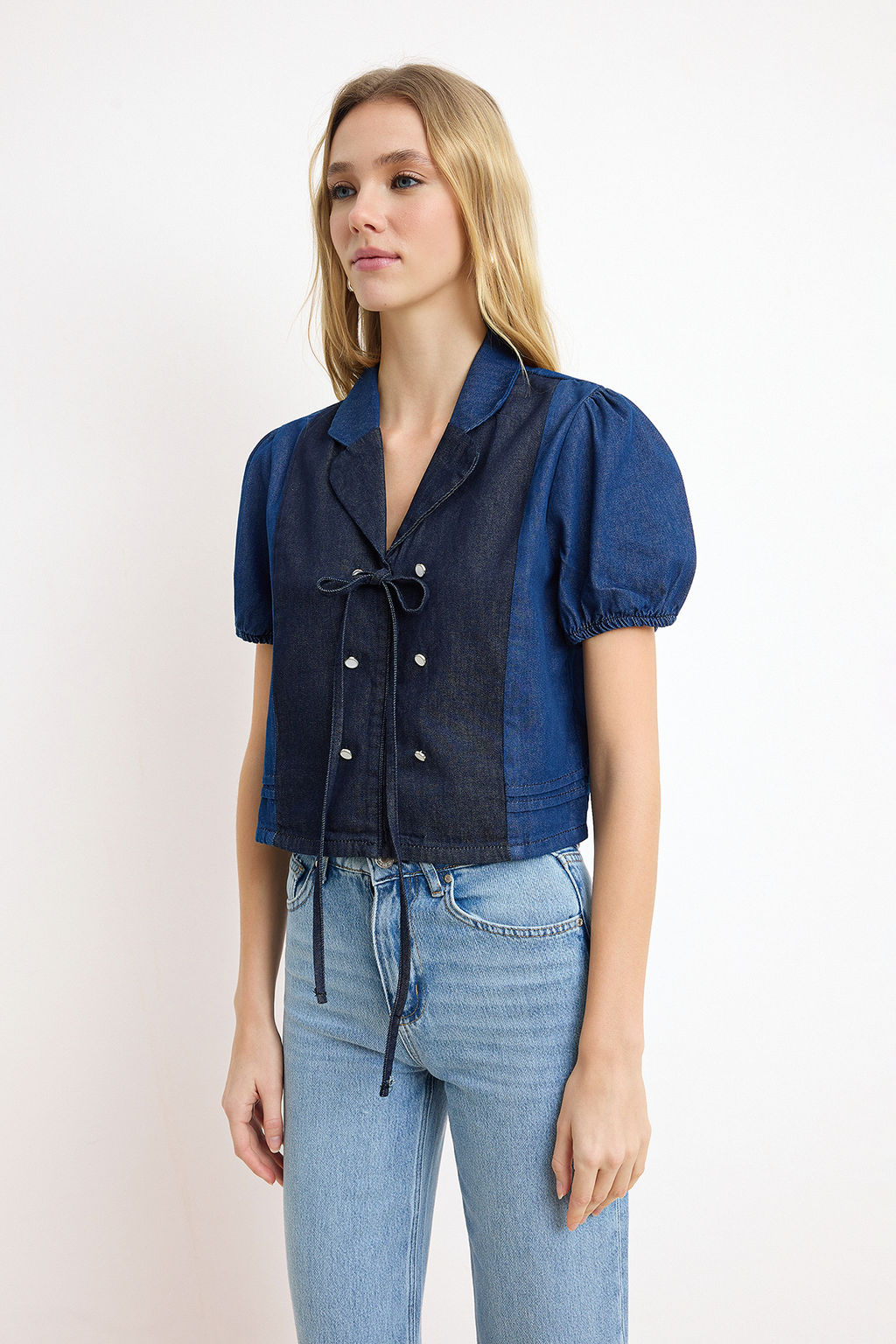 Nasiba Hafiz x Trendyol Collection Balon Kollu Renk Bloklu Denim Bluz TWOSS26BZ00423