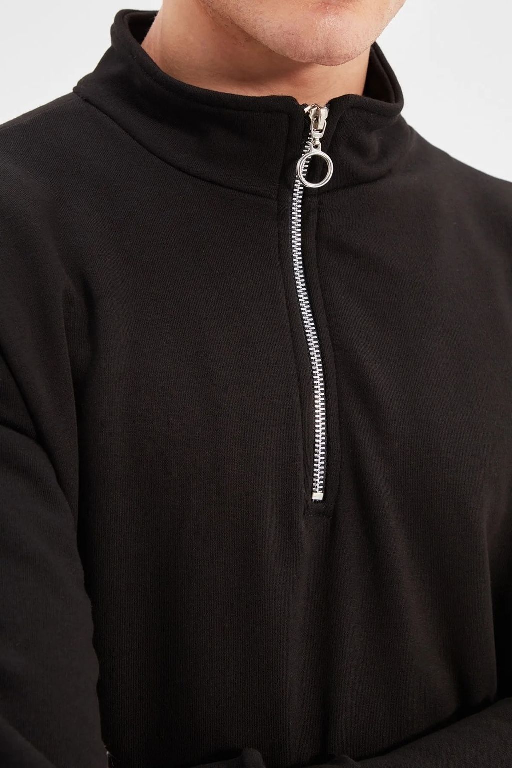 TRENDYOL MAN Siyah Regular/Normal Kesim Dik Yaka Fermuar Detayl? Basic Pamuklu Sweatshirt TMNAW22SW0188 - Trendyolmilla фото 4