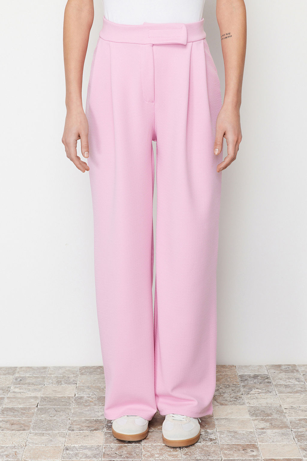 Pembe C?rt C?rt Kapamal? Yuksek Bel Pileli Wide Leg/Genis Kesim Orme Pantolon TWOAW24PL00177