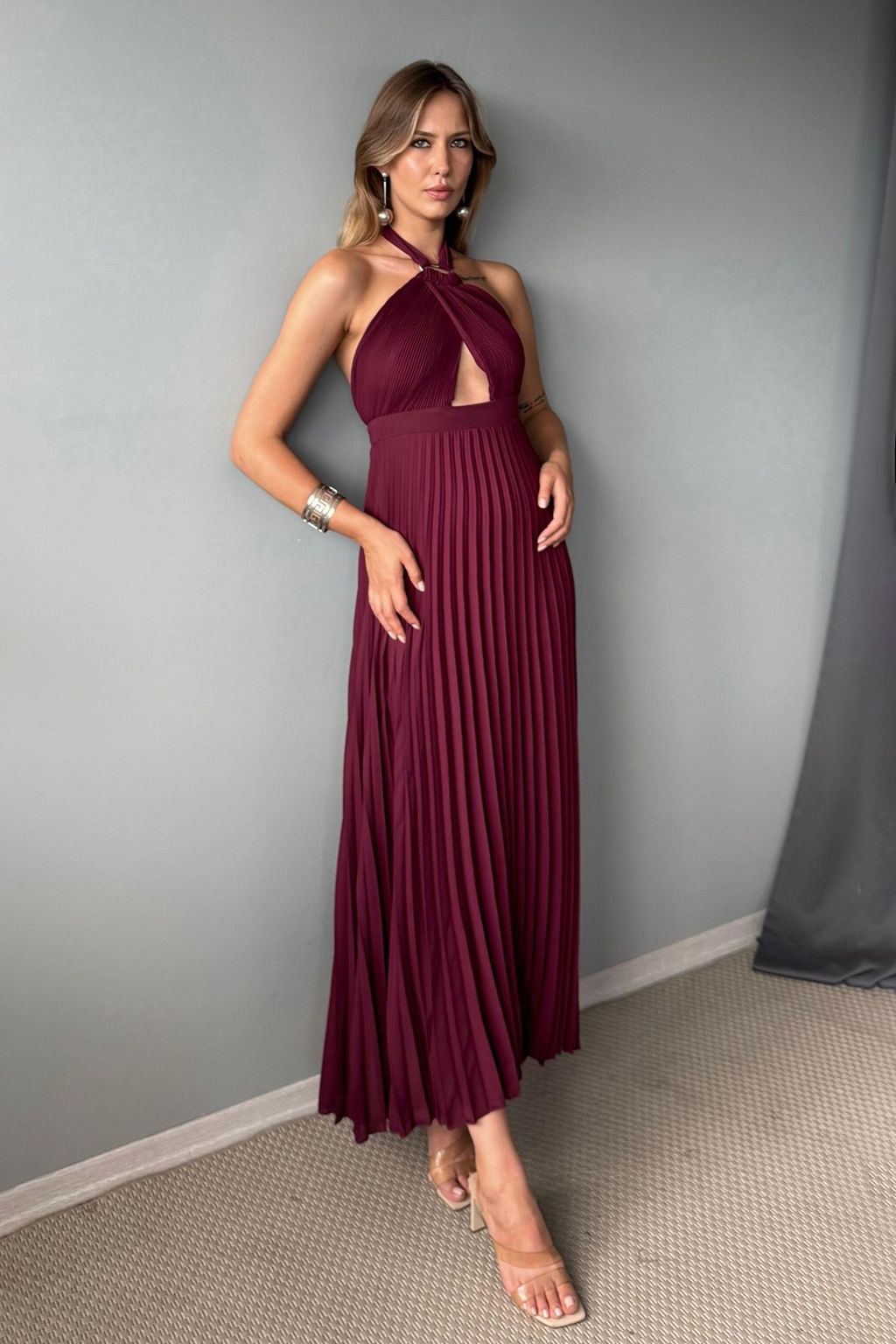 Bordo Piliseli Cut Out Aksesuar Detayl? Sifon Midi Astarl? Elbise TPRSS25EL00327 - Trendyolmilla фото 2