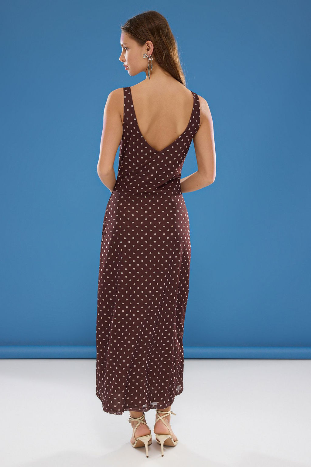 Kahverengi Fitted/Vucuda Oturan Puantiyeli Fiyonklu Maxi Tul Esnek Orme Elbise TWOSS25EL00361