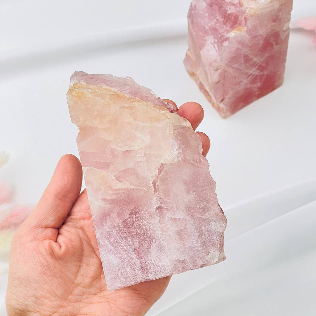 Держатель для книг из мадагаскарского Розового кварца