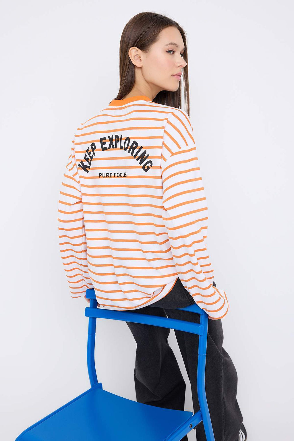 Teen Turuncu Cizgili Slogan S?rt Bask?l? Oversize/Genis Kal?p Ince Orme Sweatshirt TWOAW26SW00193 - Trendyolmilla фото 5