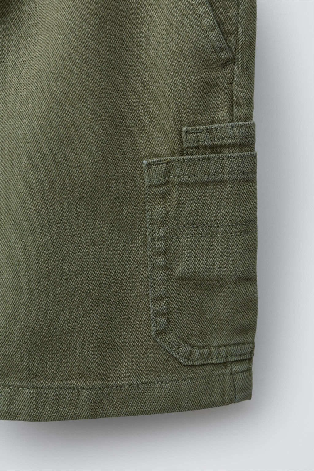 BERMUDA SARGA CARGO FLUIDA / Verde - Zara фото 4