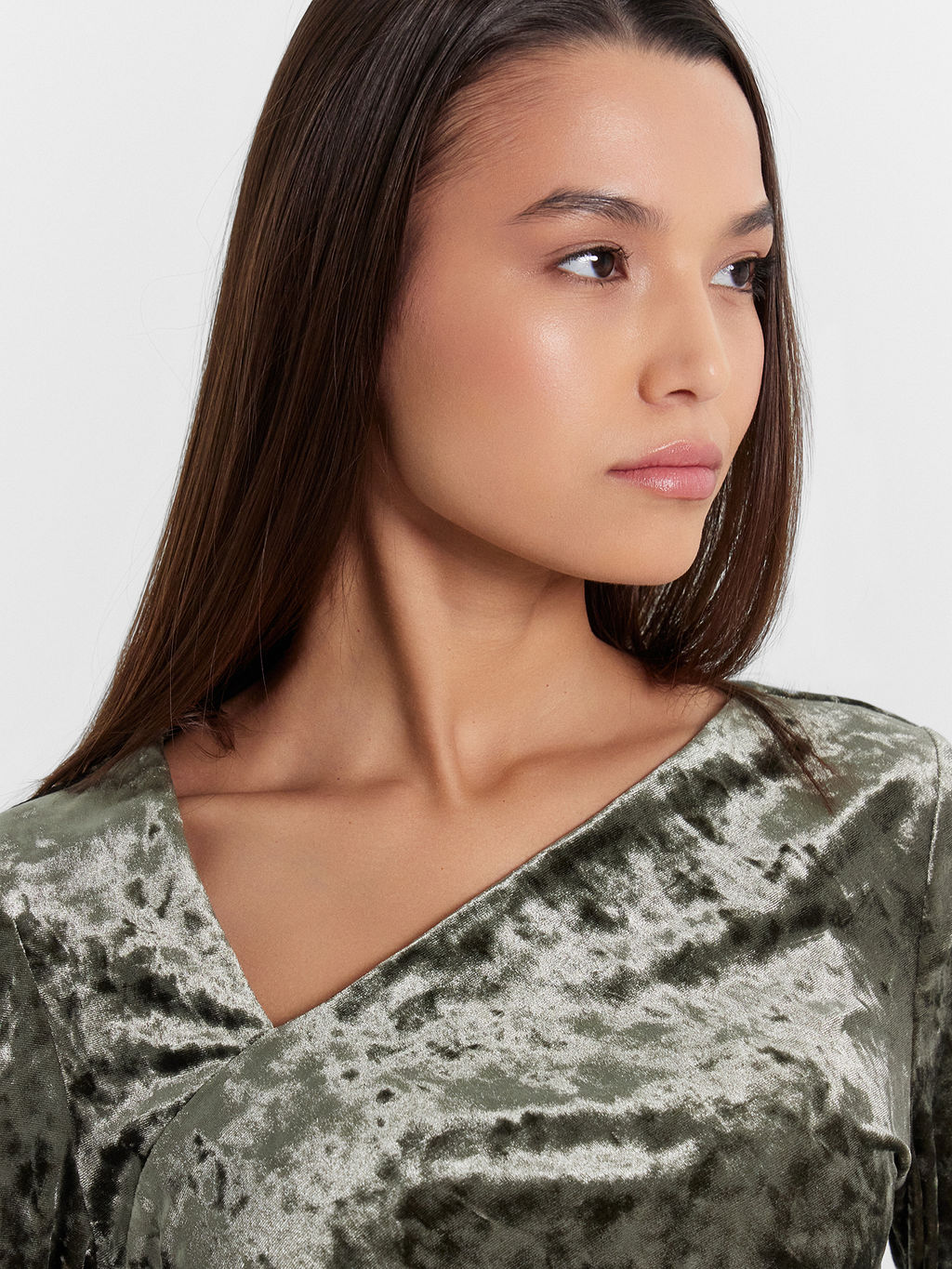 Платье женское велюровое зеленое