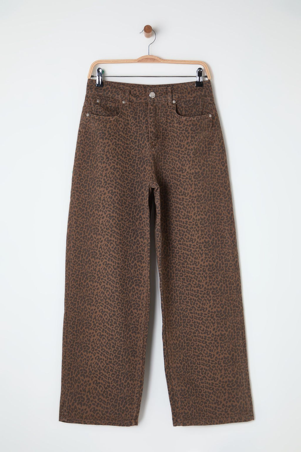 TRENDYOLMILLA Cok Renkli Leopar Desenli Kahverengi Normal Bel Skater Jeans TWOSS25JE00038