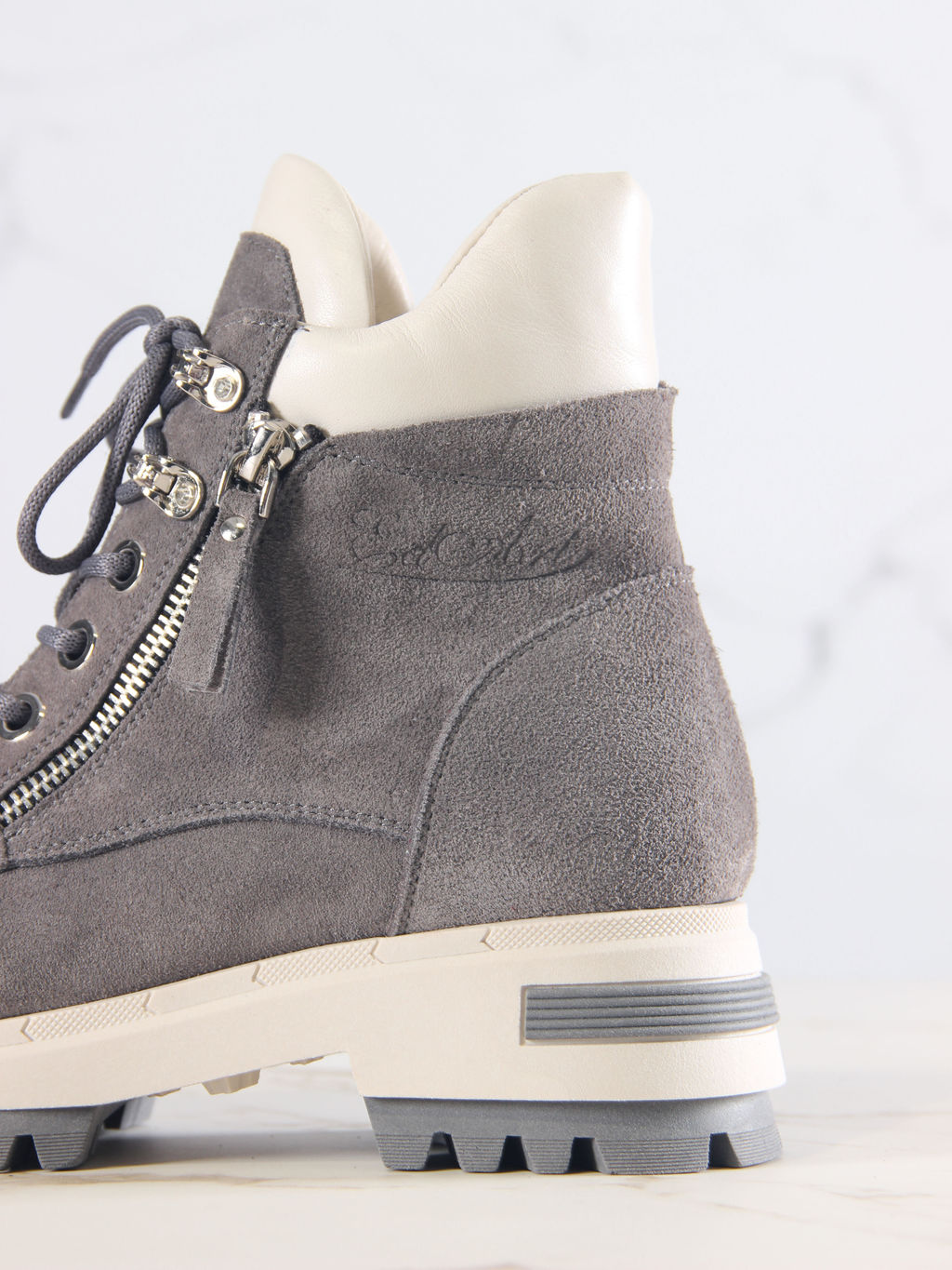 Ботинки 261.uno9gr.Серый замок замша+бежевый/байка