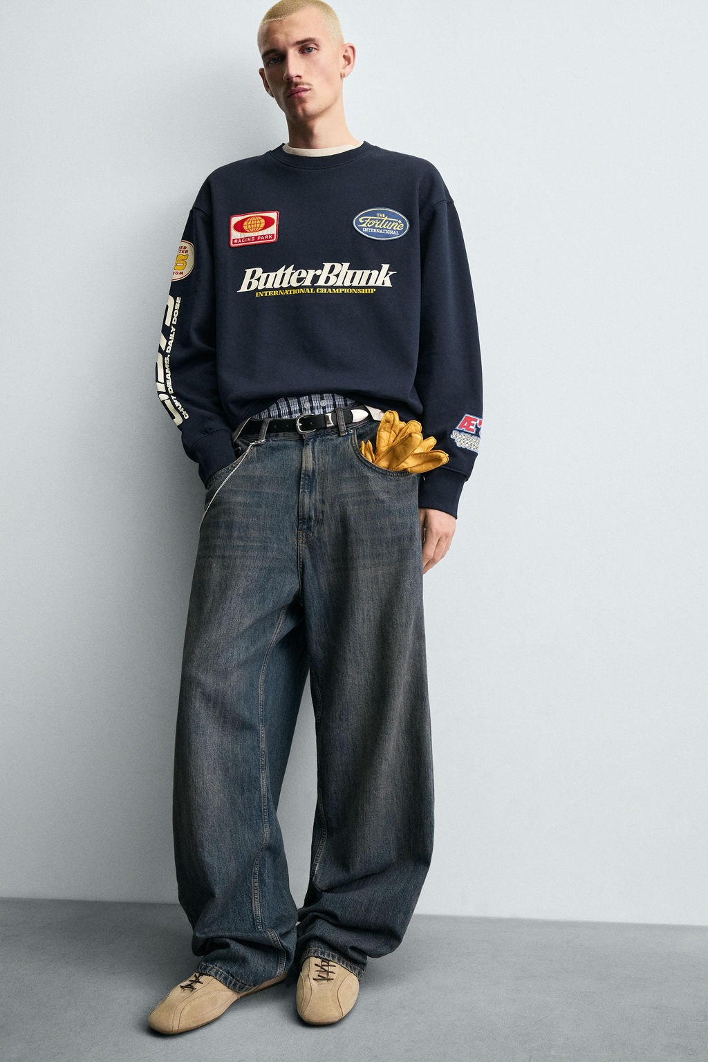 ROUND NECK PATCH SWEATSHIRT