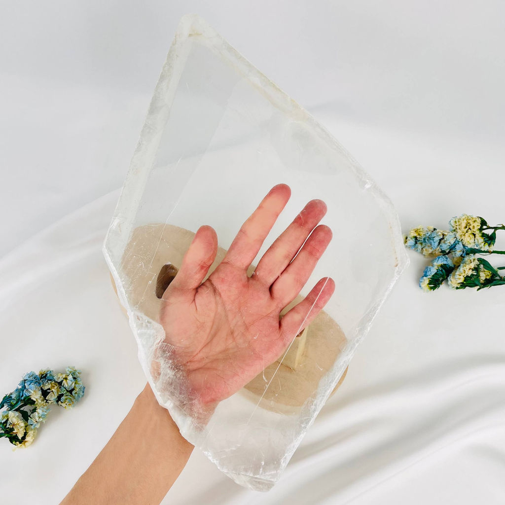 Срез Селенита на подставке - Радуга самоцветов фото 3