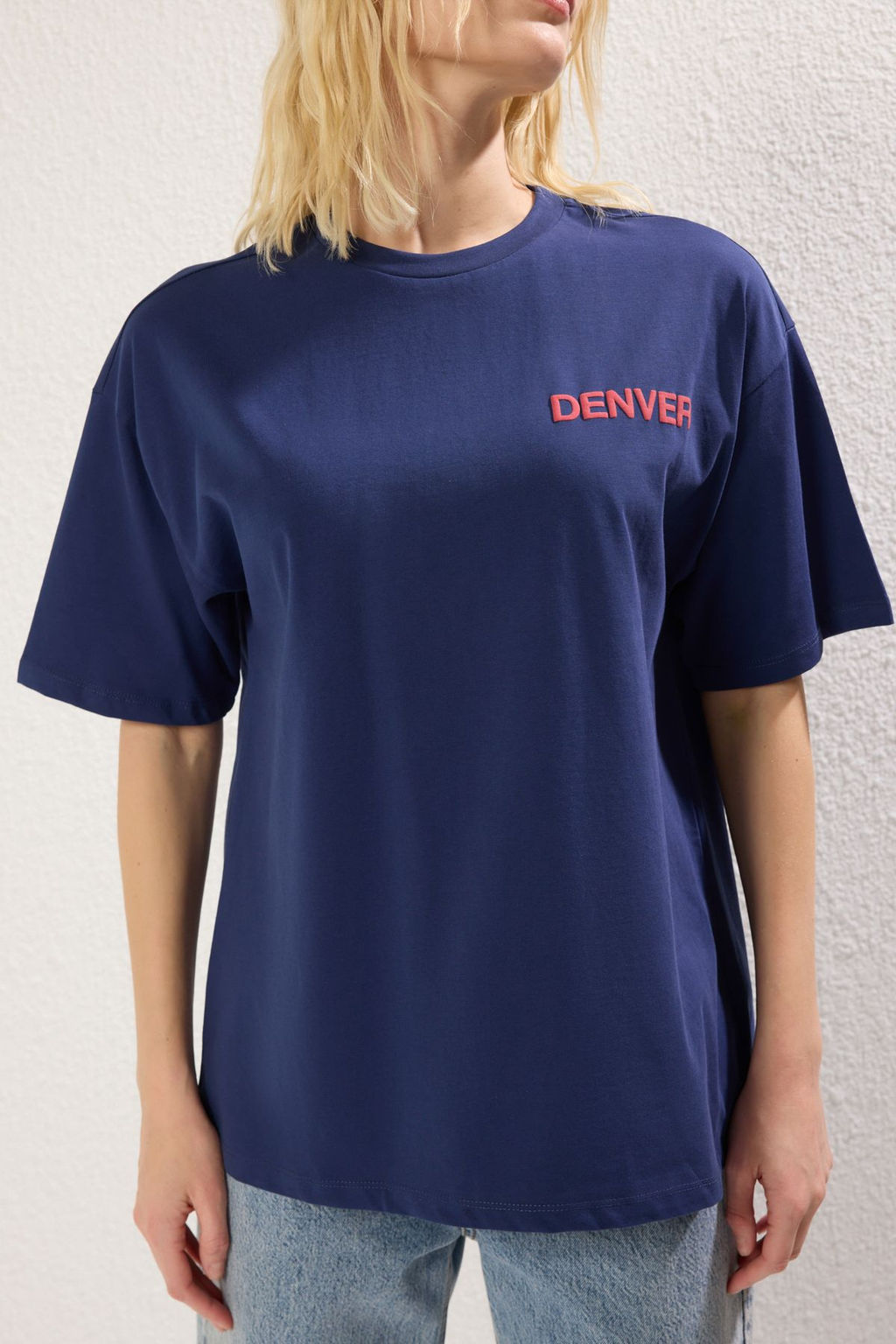 TRENDYOLMILLA Lacivert Premium %100 Pamuk S?rt ve On Bask?l? Oversize/Genis Kal?p Orme T-Shirt TWOSS25TS00071 фото 3