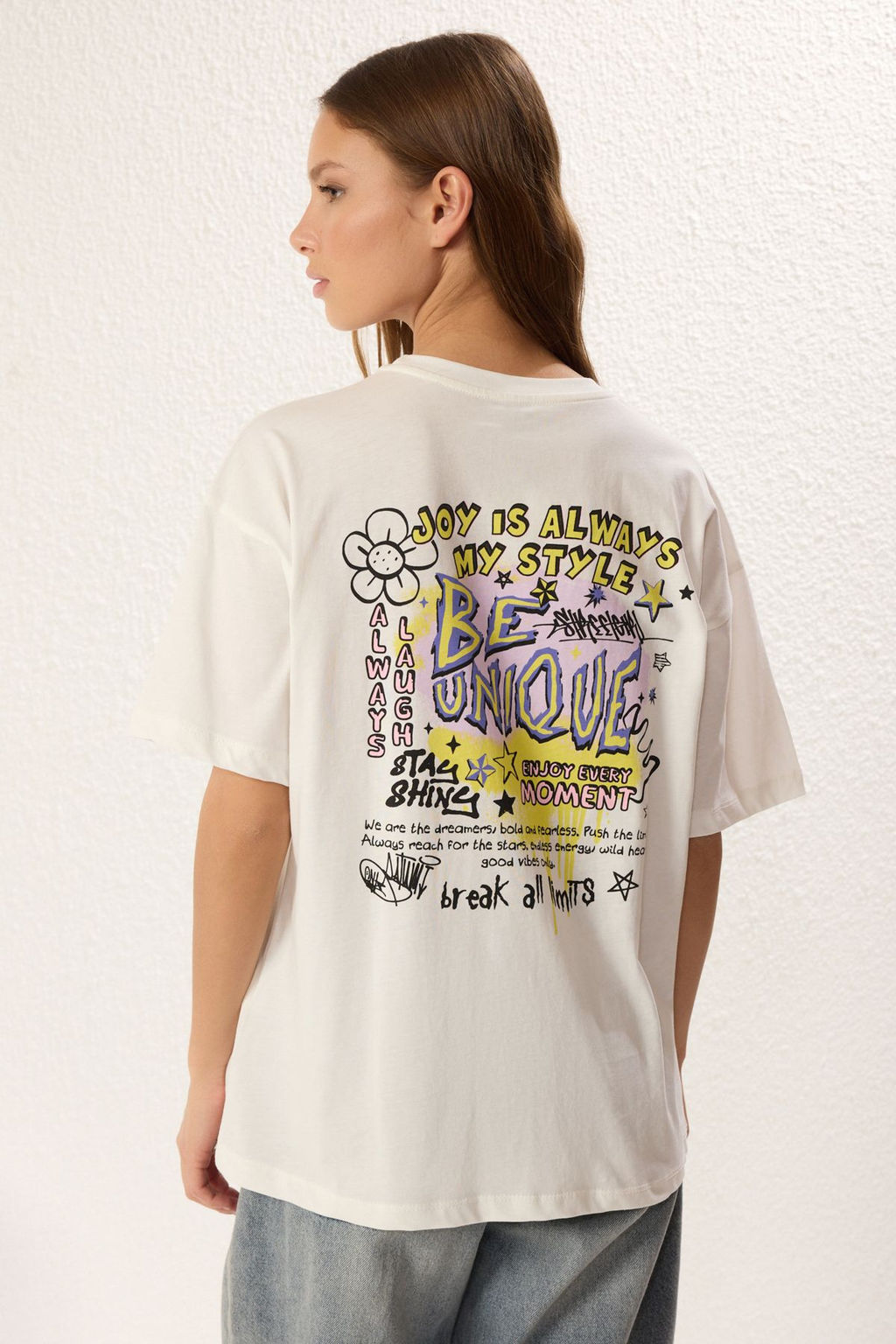 TRENDYOLMILLA Ekru %100 Pamuk Oversize/Genis Kal?p On Arka Bask?l? Orme T-Shirt TWOSS25TS00136 фото 5