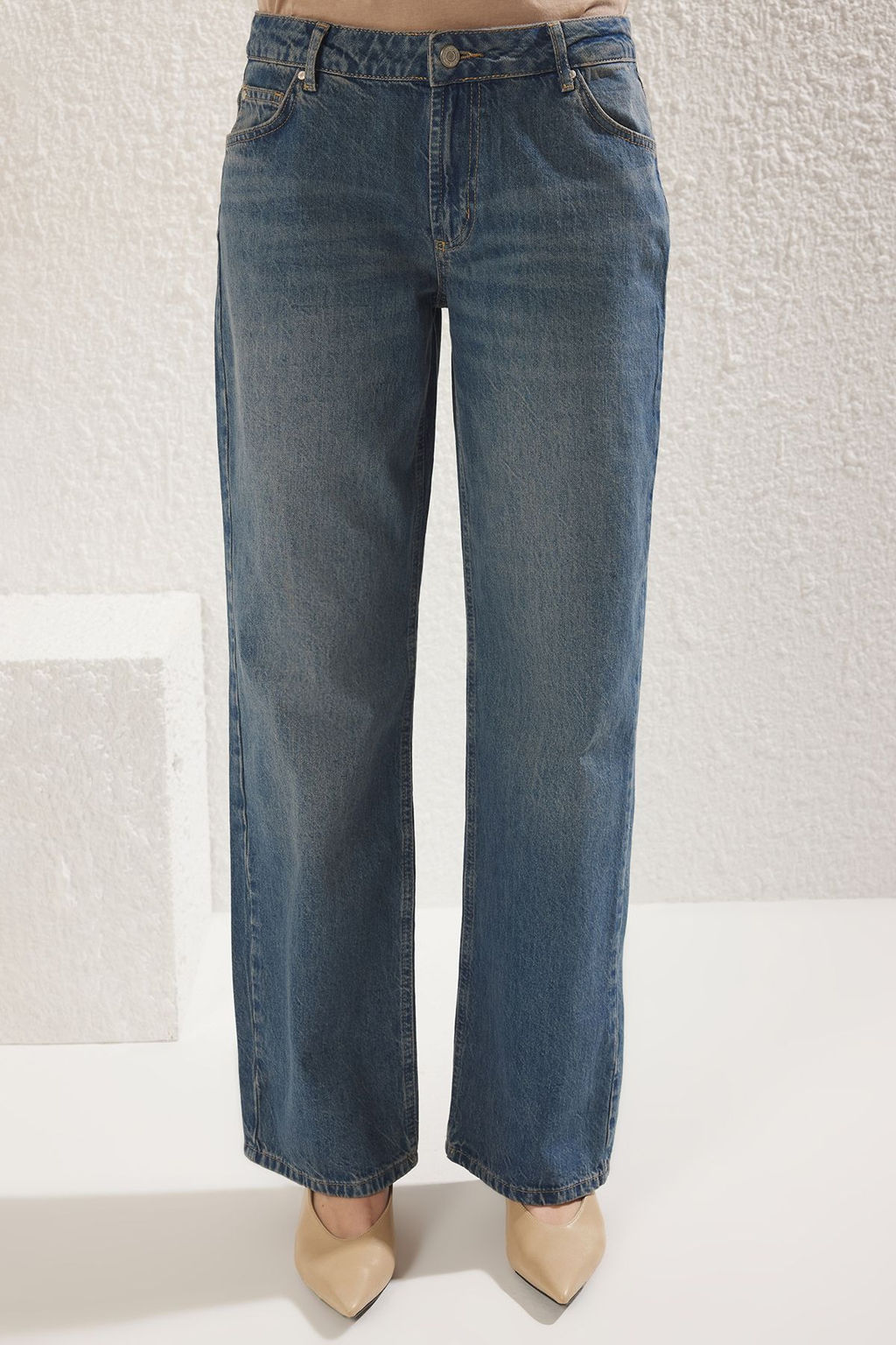 Mavi Dusuk Bel Duz Kesim Straight Wide Jeans TWOSS25JE00078 - Trendyolmilla фото 3