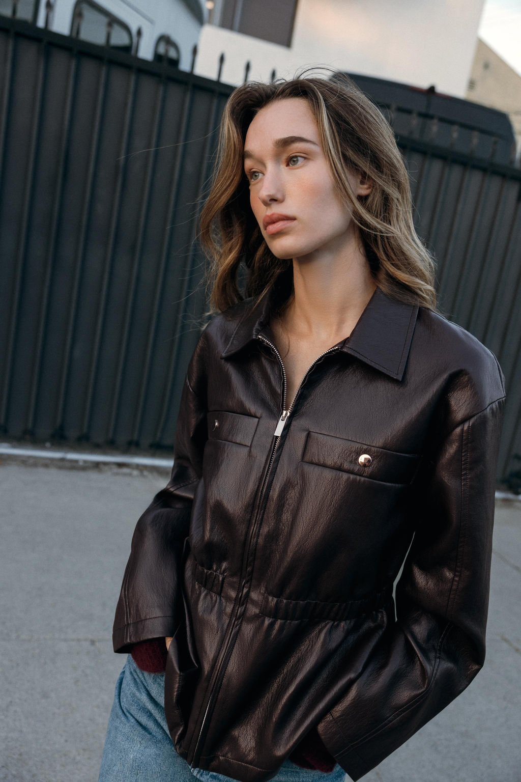 CHAQUETA EFECTO PIEL CINTURA EL?STICA / Marr?n - Zara фото 11