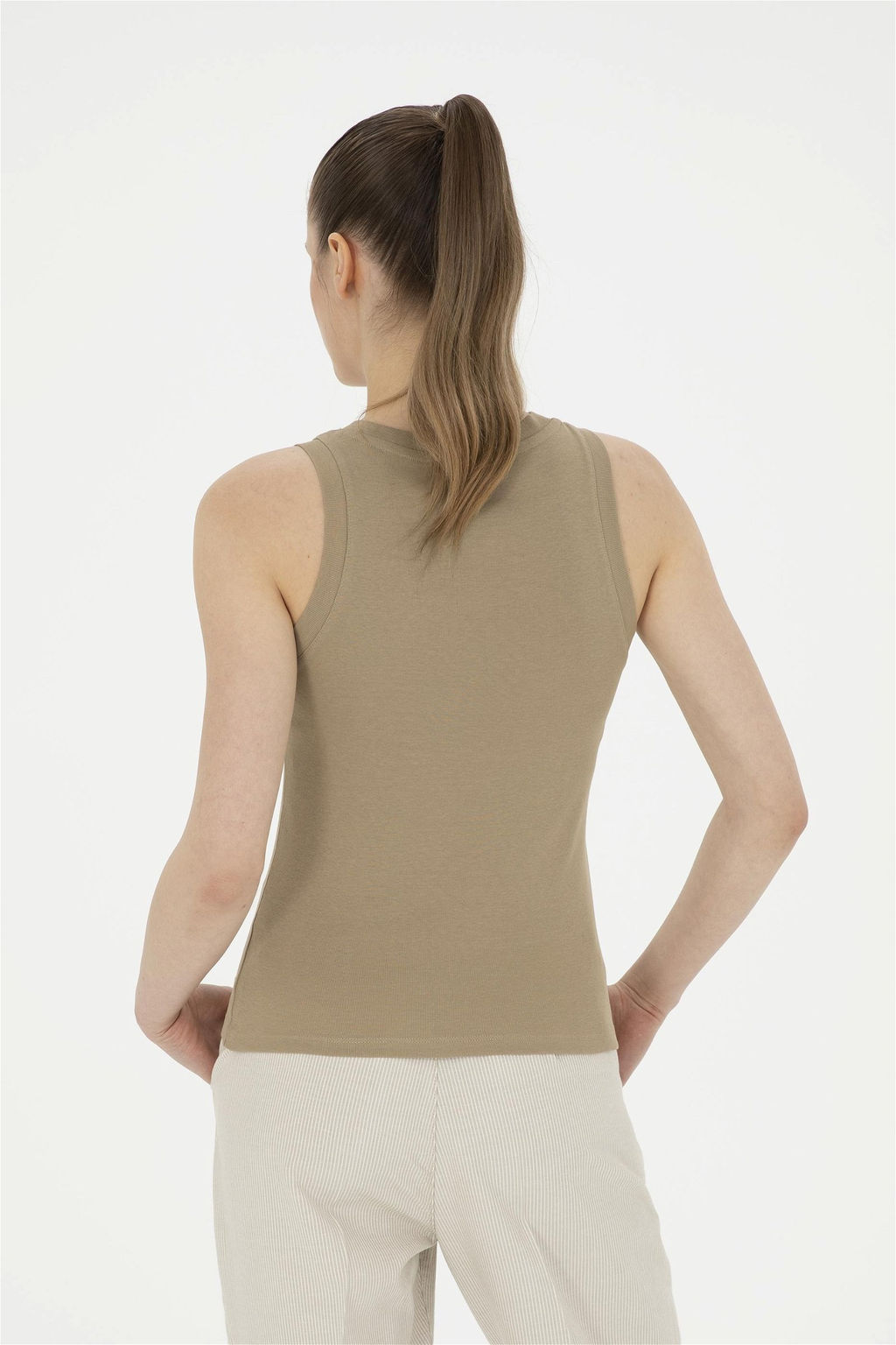 Женская футболка без рукавов цвета хаки с круглым вырезом Неожиданная скидка в корзине - U.s. polo assn фото 5