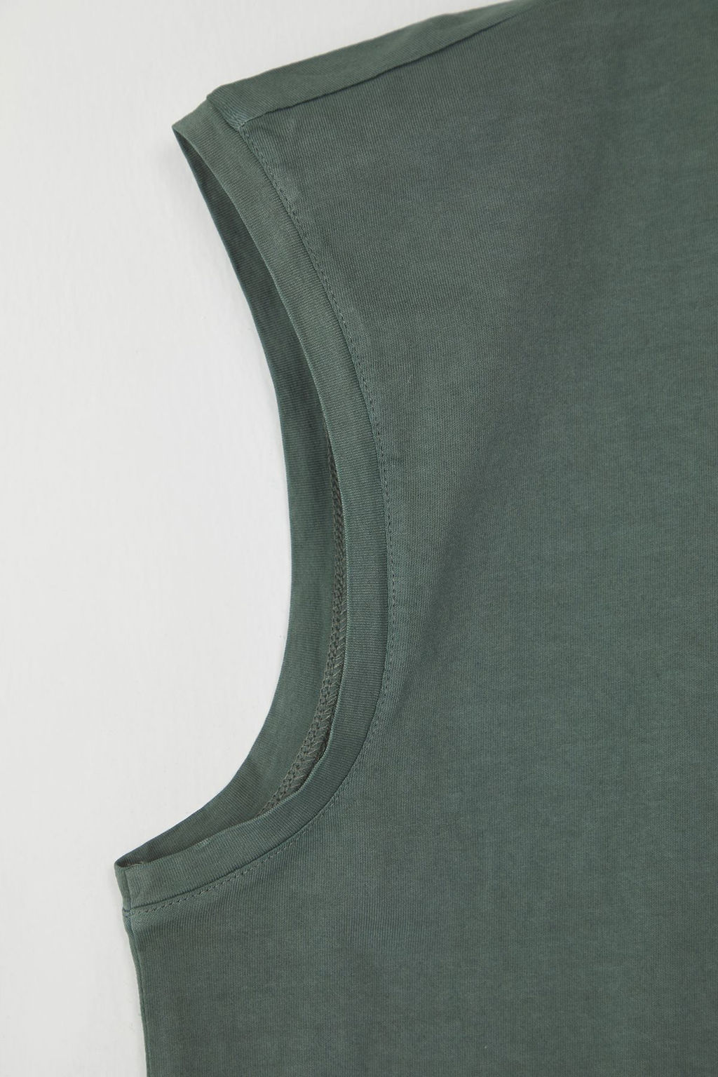 Yesil Oversize/Genis Kesim Eskitme/Soluk Efekt Etiket Detayl? T-Shirt/Atlet TMNSS25AL00001 - Trendyolmilla фото 4