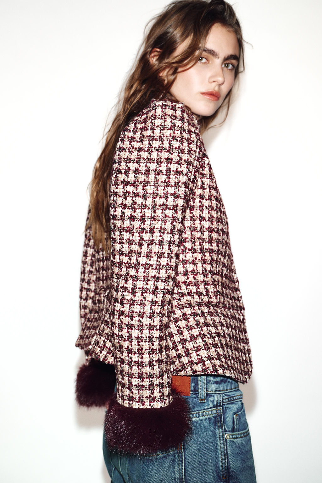 STRUCTURED BLAZER WITH FAUX FUR CUFFS