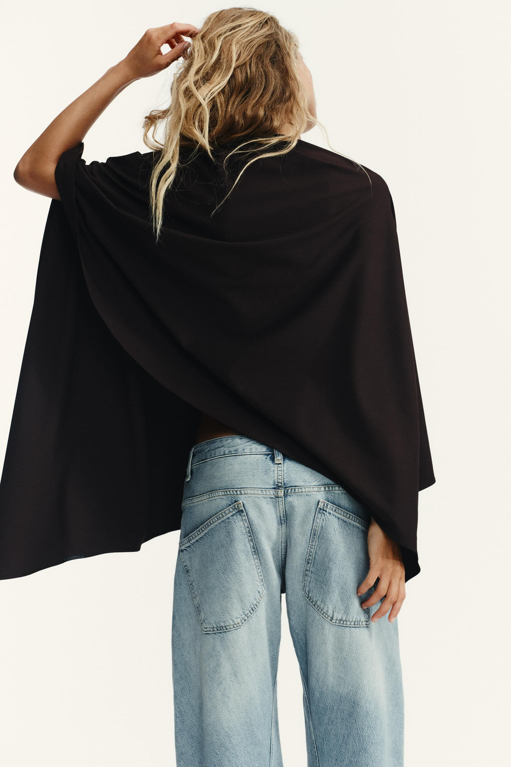 ASYMMETRIC CAPE WITH BUTTON - Zara фото 4