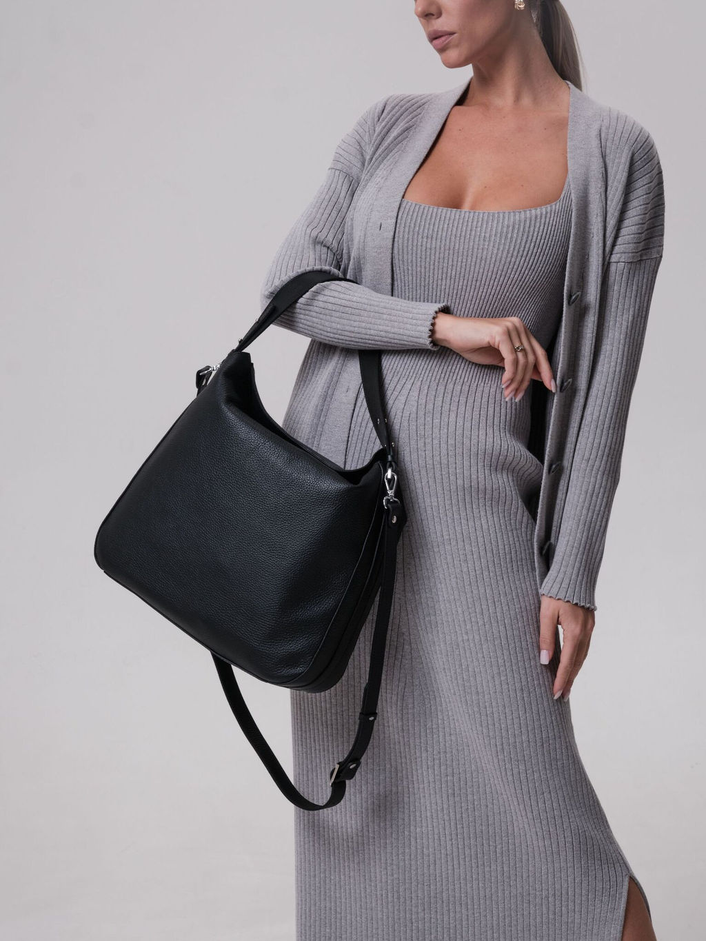 Сумка кожаная на плечо Azaro 30925 черный