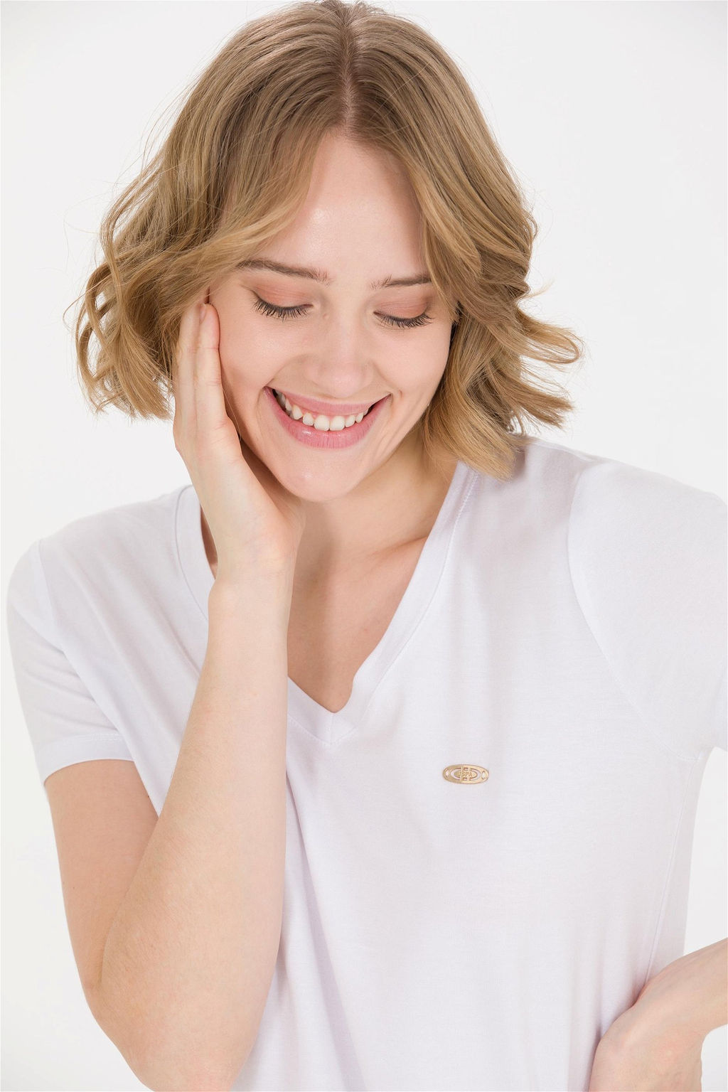 Женская белая базовая футболка с v-образным вырезом Неожиданная скидка в корзине - U.s. polo assn фото 2