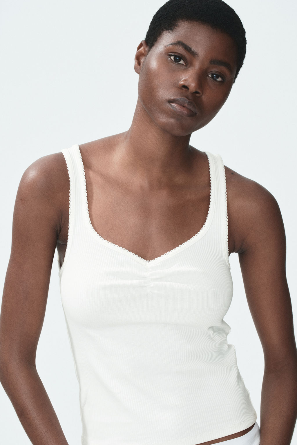 Top sin mangas en algod?n acanalado - H&m фото 6