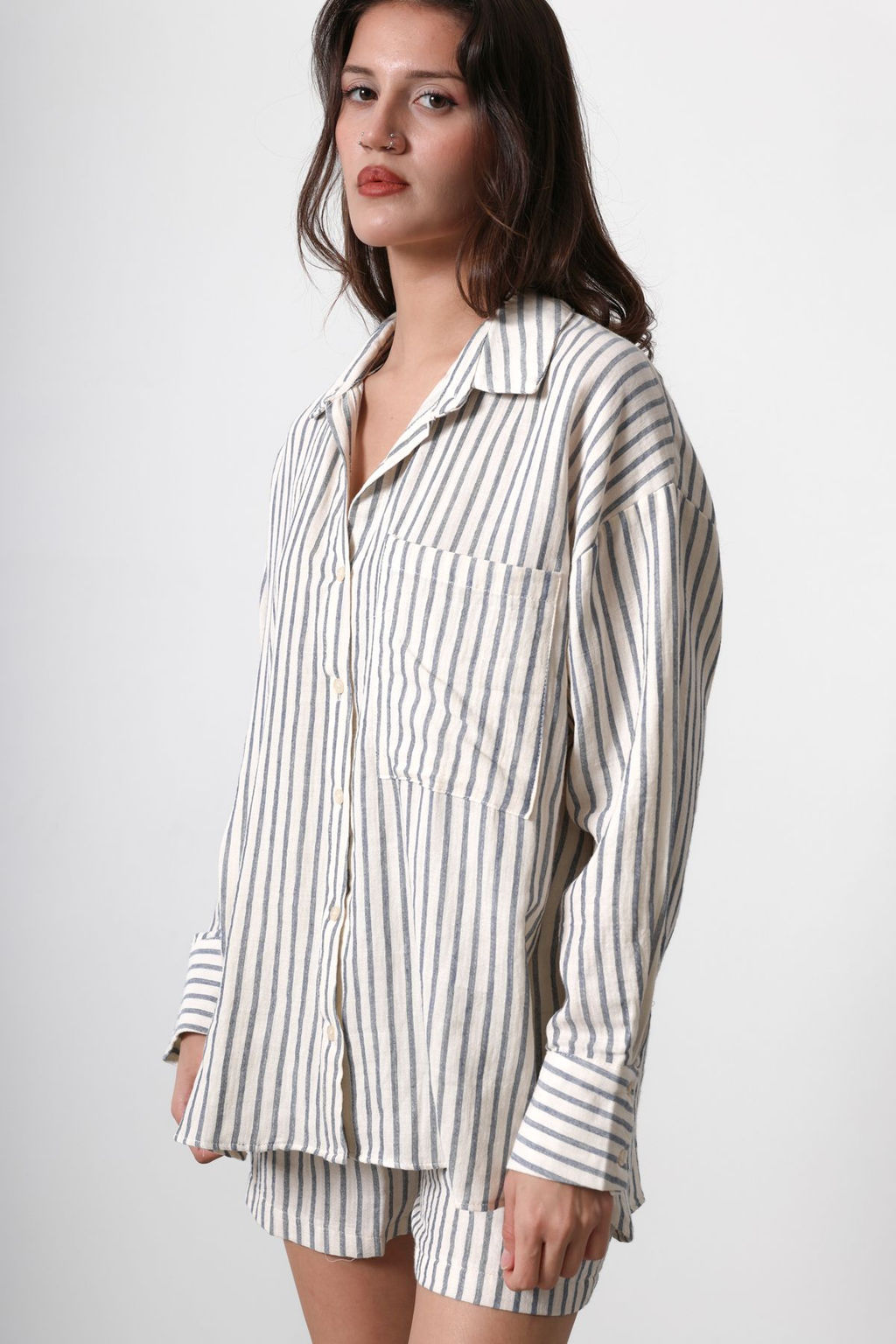 Bej Oversize Cepli Cizgili Dusuk Kol Gomlek TWOSS25GO00061 - Trendyolmilla фото 3