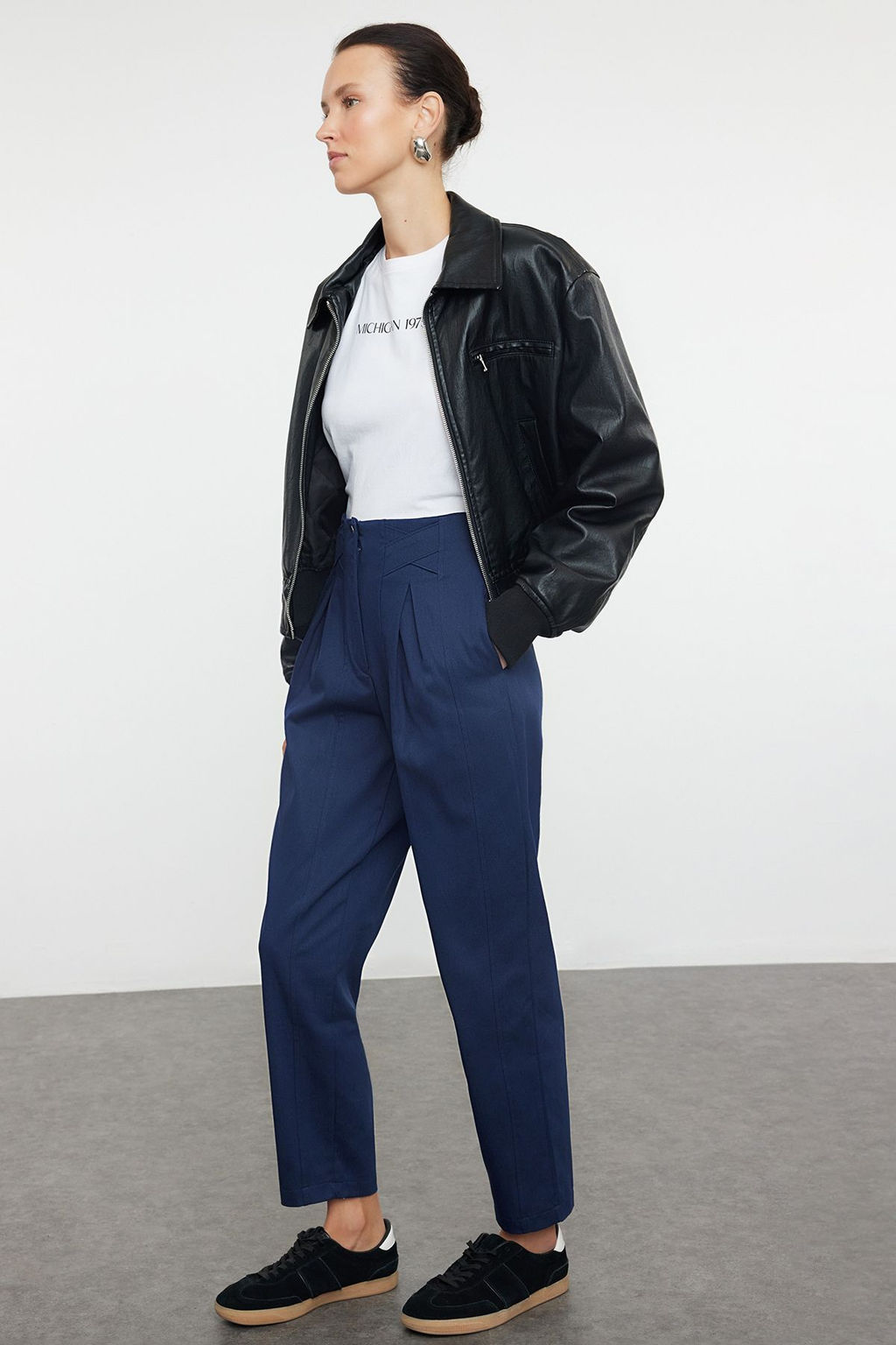 Lacivert Pamuklu Havuc Kal?p Serit Detayl? Dokuma Pantolon TWOAW22PL0342