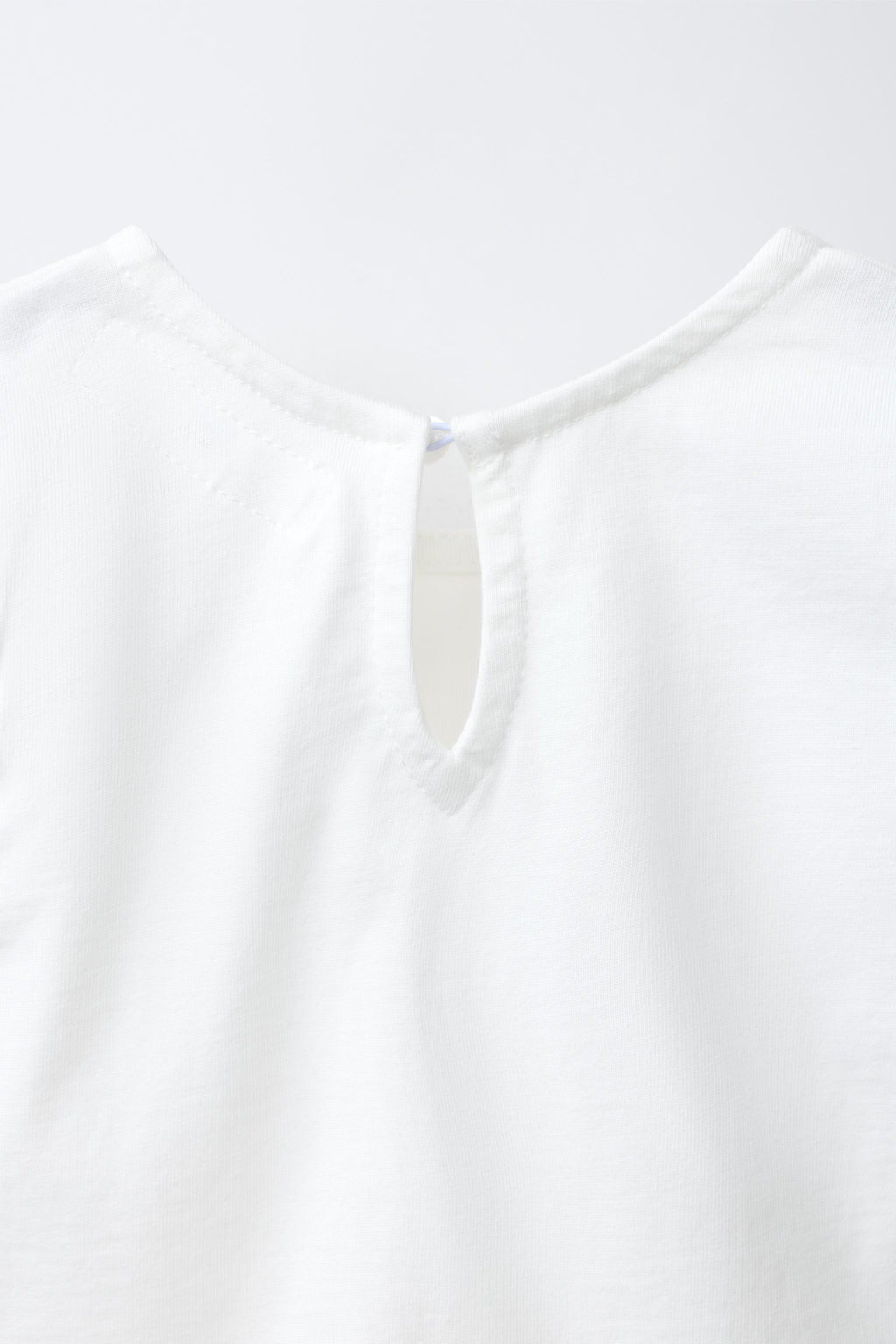 CAMISETA COMBINADA BORDADO SUIZO / Blanco
