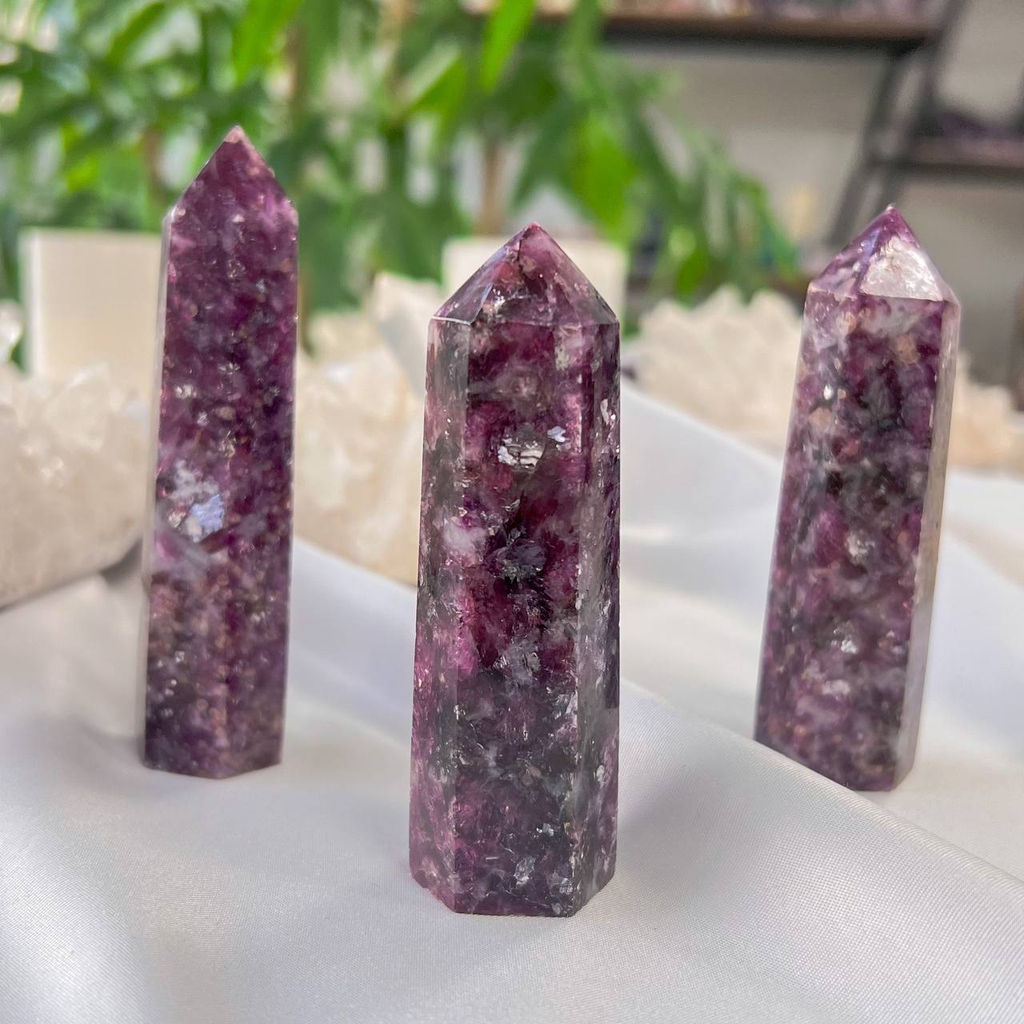 Кристалл из Лепидолита