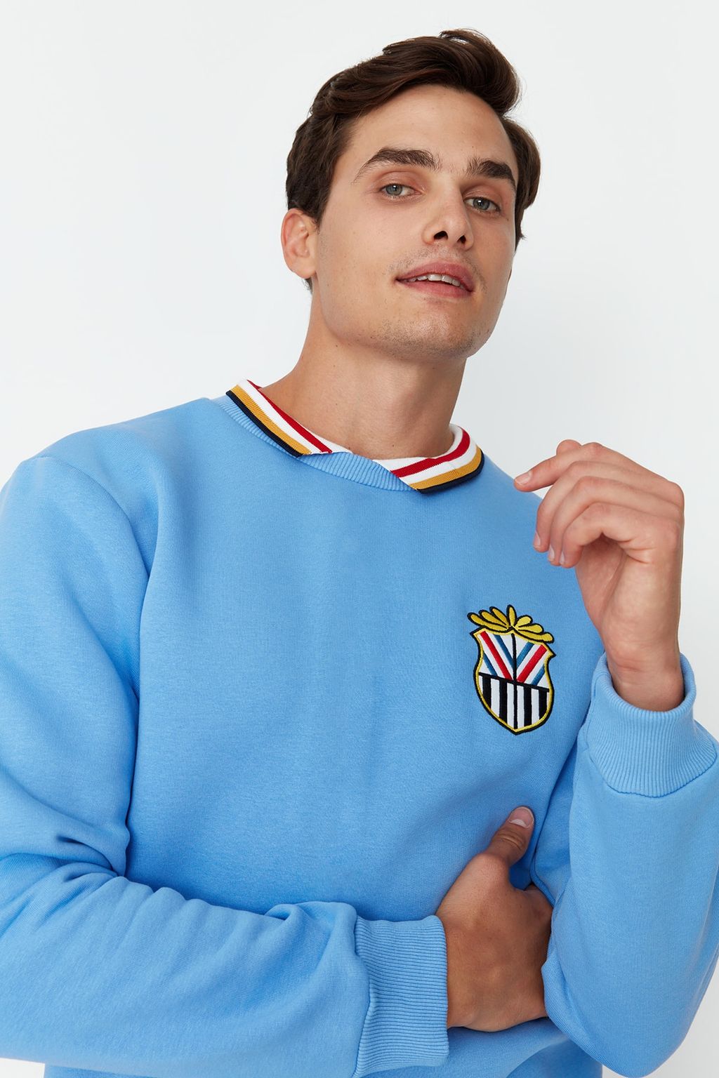 Синяя мужская рубашка стандартного кроя с воротником и аппликацией, семейная комбинация, мягкая пушистая толстовка TMNAW23SW00160