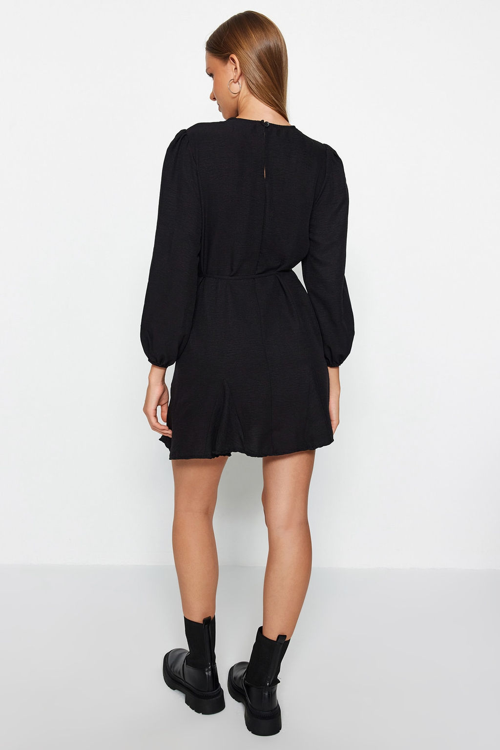 Siyah Kusakl? Duz Kesim Bisiklet Yaka Mini Dokuma Elbise TWOAW24EL00337