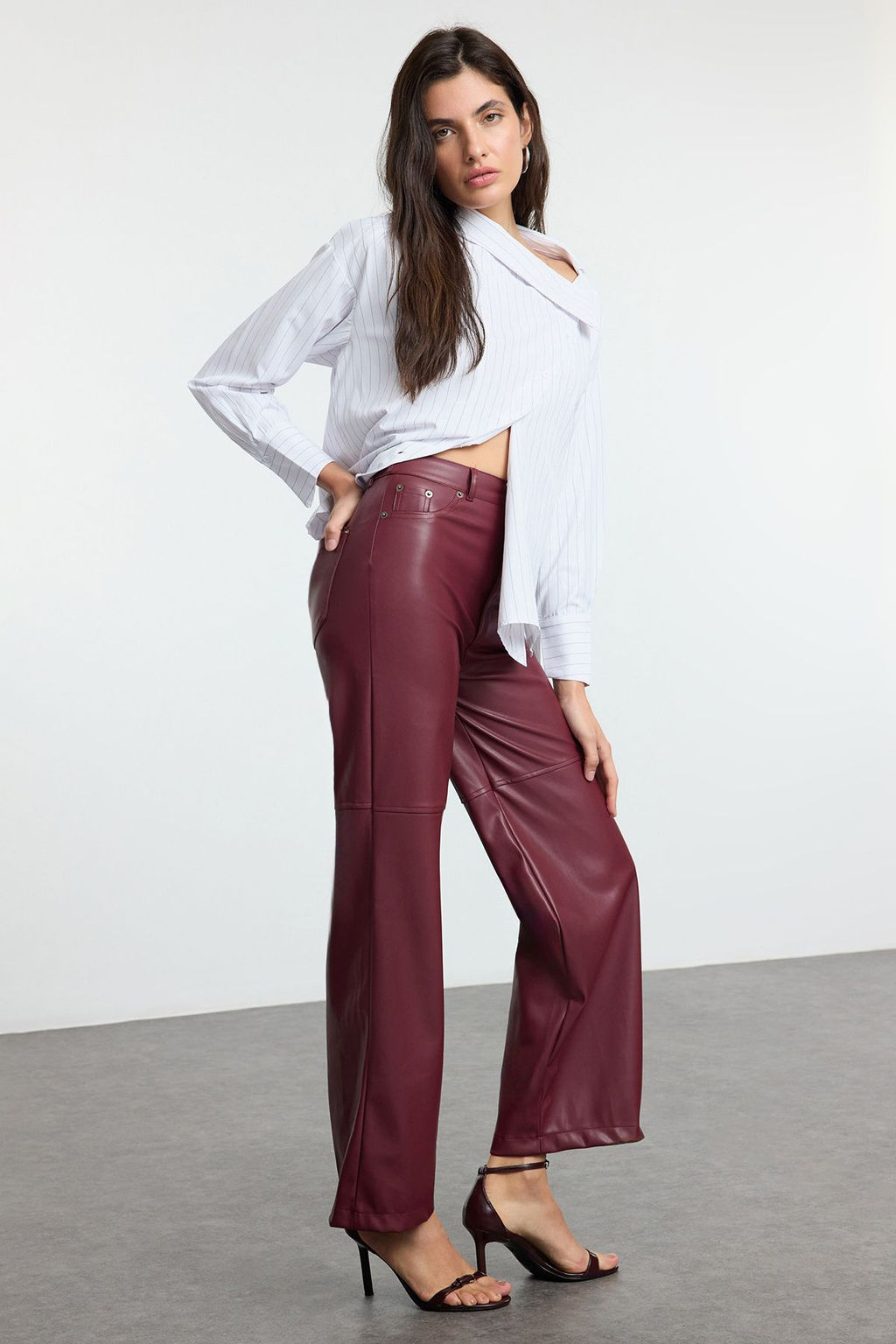 TRENDYOLMILLA Siyah Relaxed/Rahat Straight/Boru Paca Dikis Detayl? Pantolon TWOAW25PL00068 фото 9