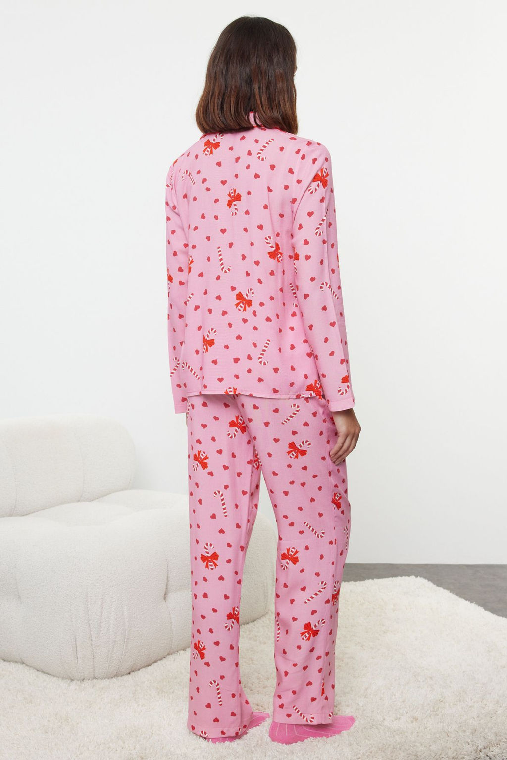 Pembe-Cok Renkli Kalpli Y?lbas? Temal? Biye Detayl? Viskon Dokuma Pijama Tak?m? THMAW25PT00135 - Trendyolmilla фото 7