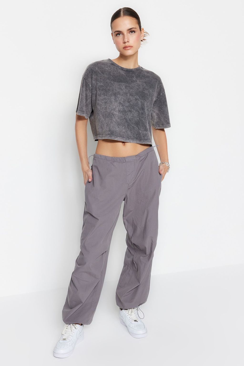 TRENDYOLMILLA Antrasit %100 Pamuk Soluk Efektli S?rt Bask?l? Relaxed Crop Orme T-Shirt TWOSS23TS00116  фото 10