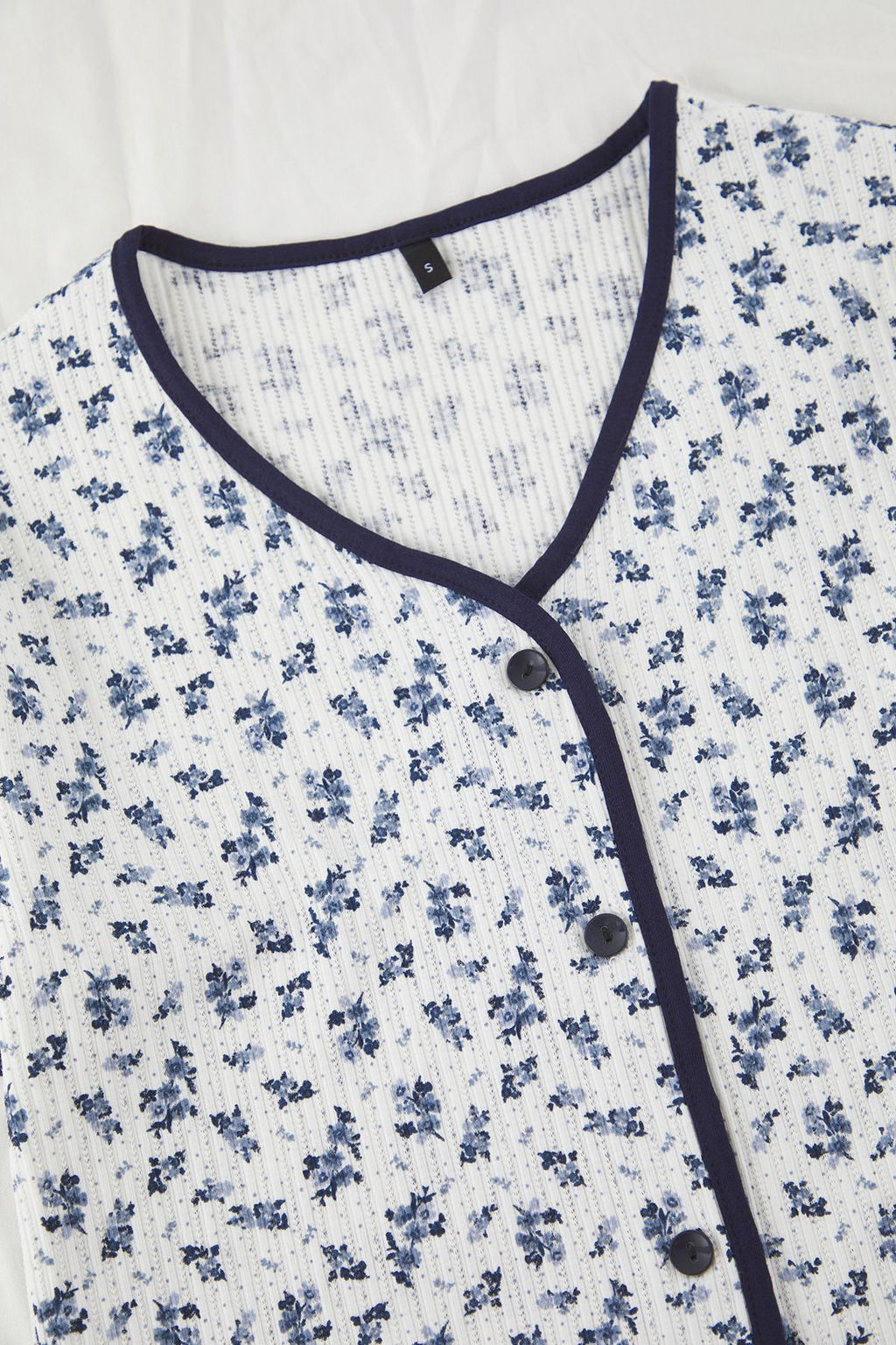 Trendyolmilla Lacivert-Beyaz Pamuklu Cicekli Biyeli Fitilli Orme Pijama Tak?m? THMSS25PT00432 фото 6