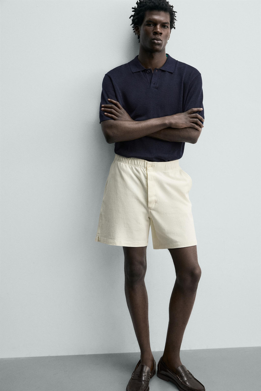 BERMUDA JOGGER REGULAR FIT / Blanco roto