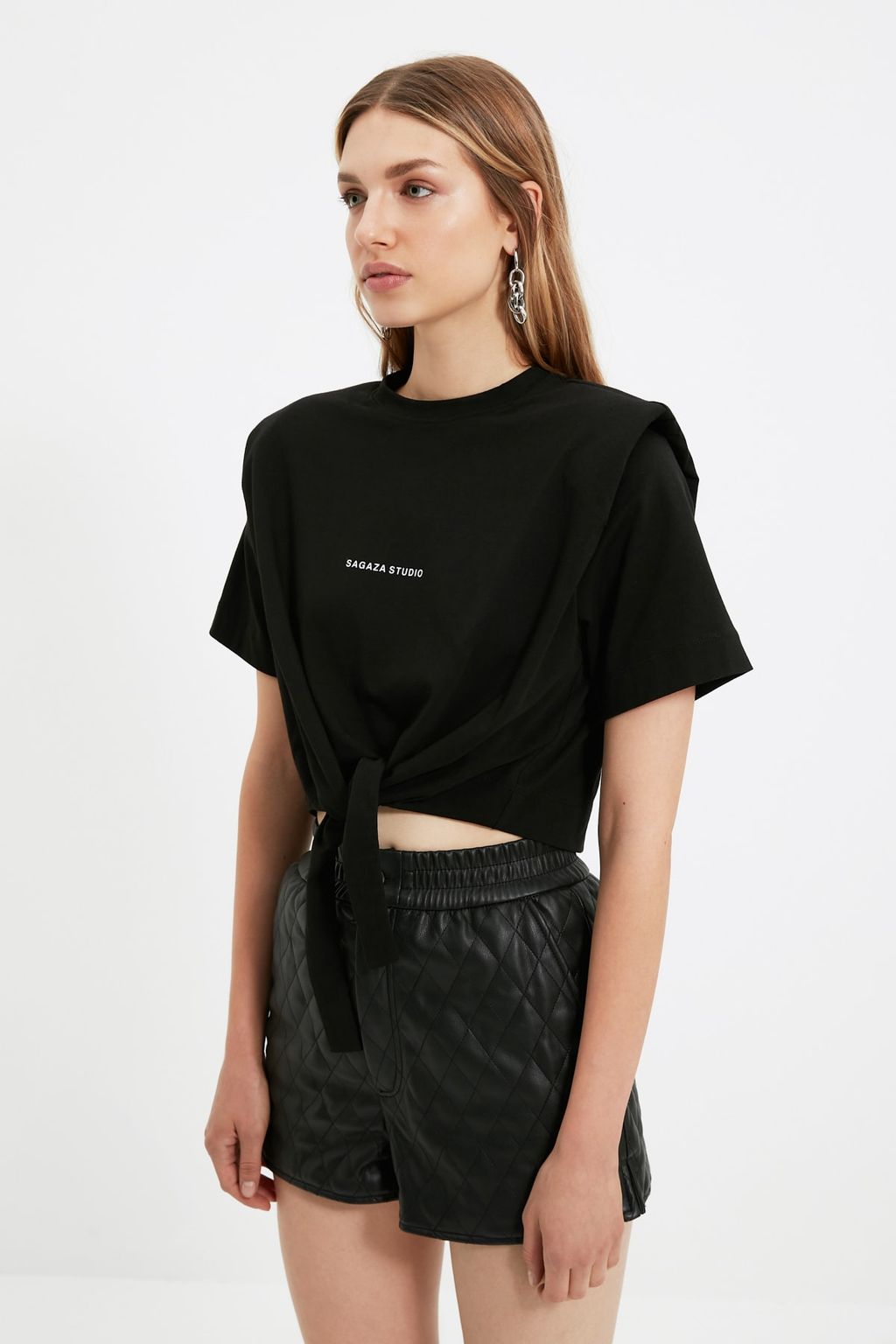 TRENDYOLMILLA X Sagaza Studio Siyah Sloganl? Orme T-Shirt TPRAW22TS0214  фото 8