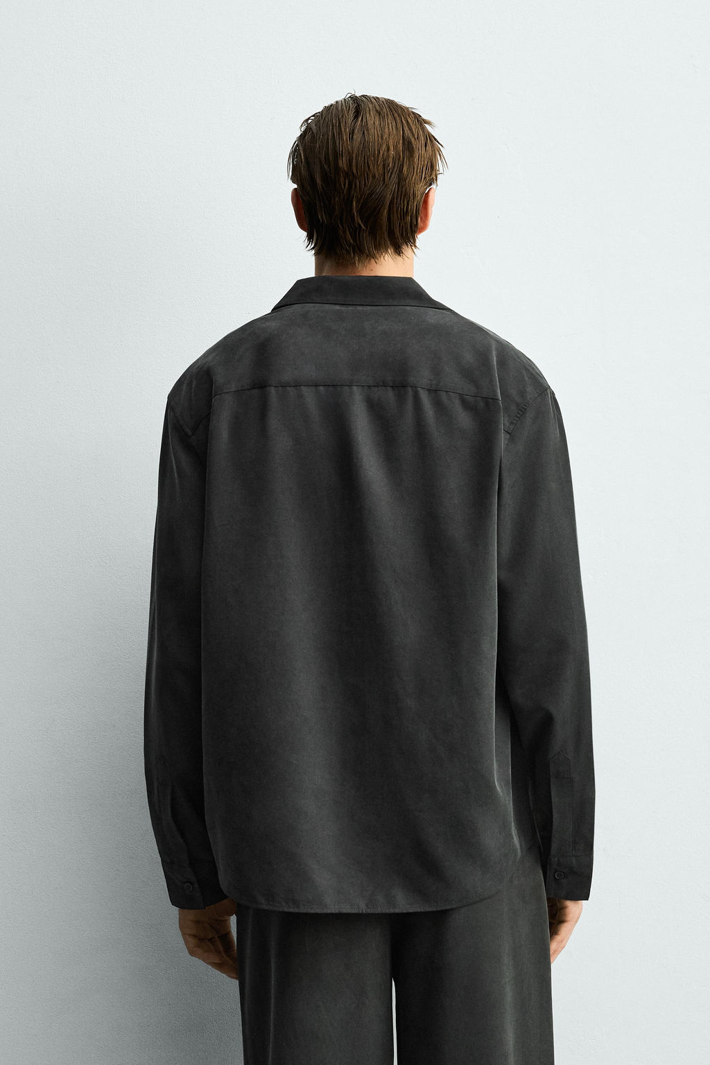 CAMISA FLUIDA RELAXED FIT BOLSILLOS / Gris oscuro - Zara фото 3