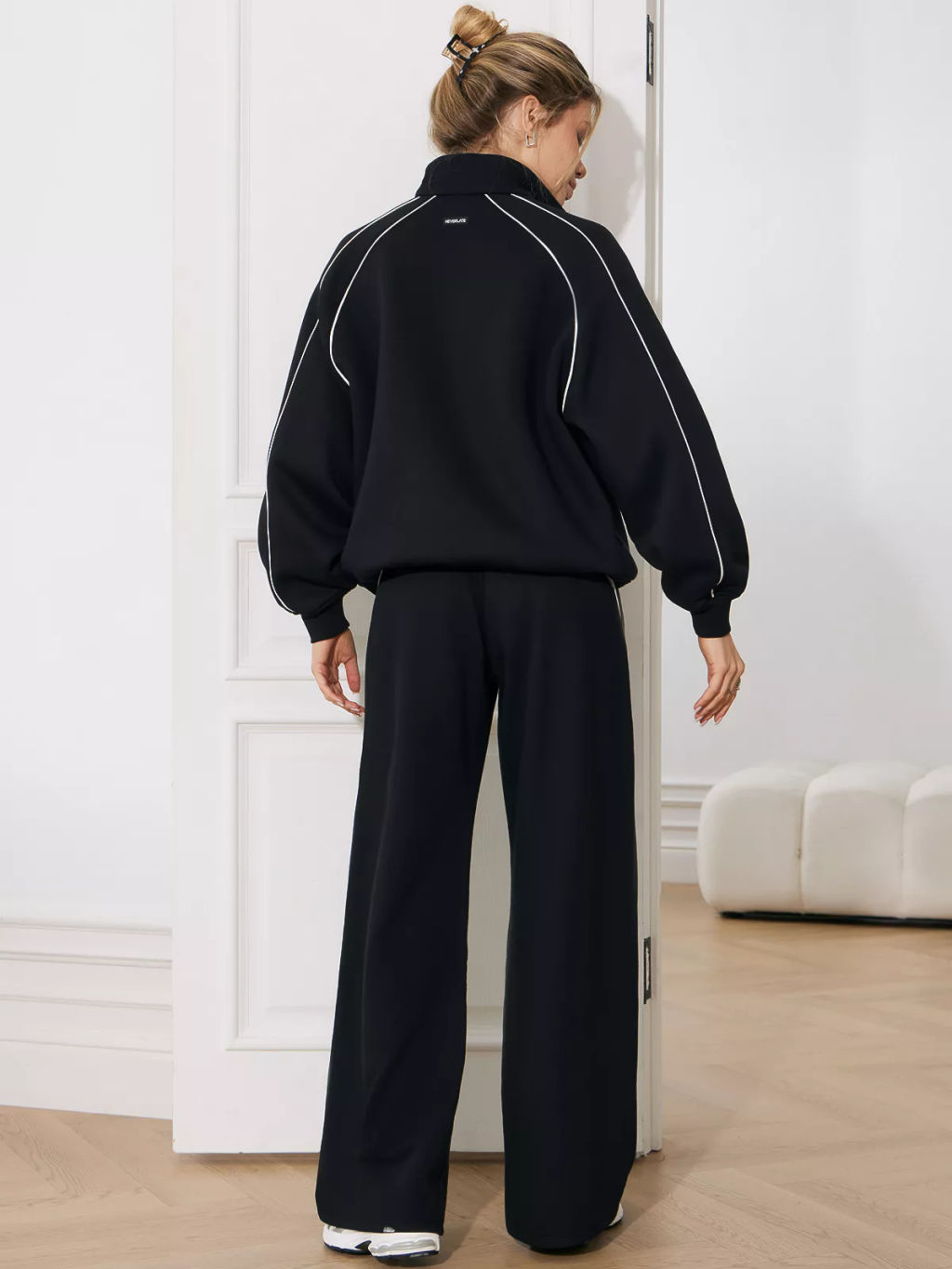 Свитшот с декоративным кантами