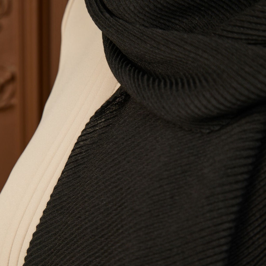 Палантин 180 х 70 см Гофра, цвет черный - Мастерская ПОКРОВ фото 7