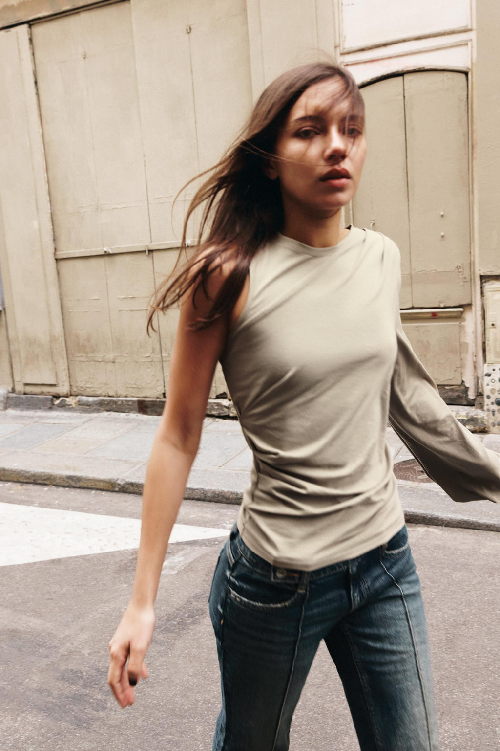 TOP ASIM?TRICO MANGA ABULLONADA / Vis?n - Zara фото 3