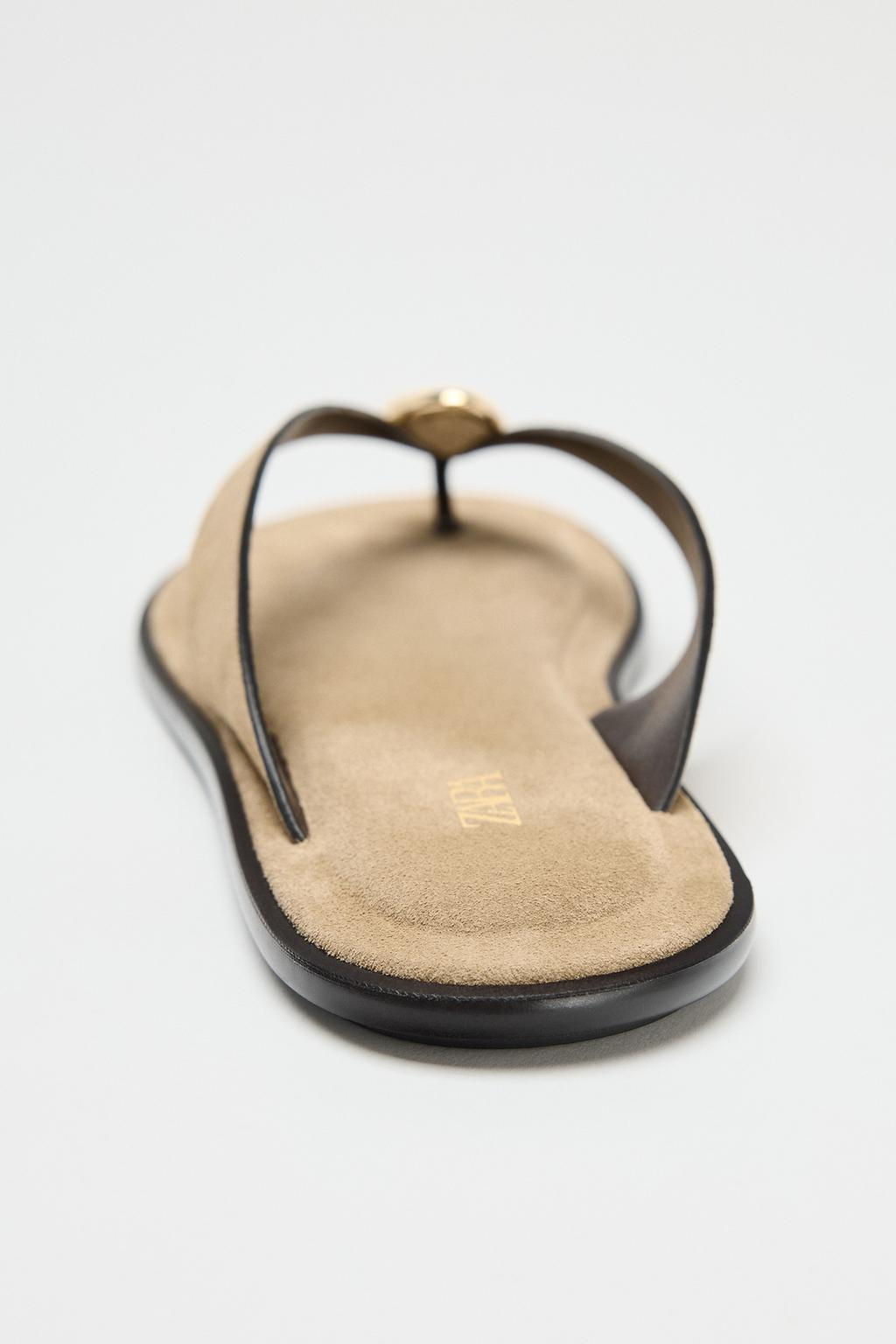FLAT SPLIT SUEDE SANDALS WITH METAL EMBELLISHMENT - Zara фото 5