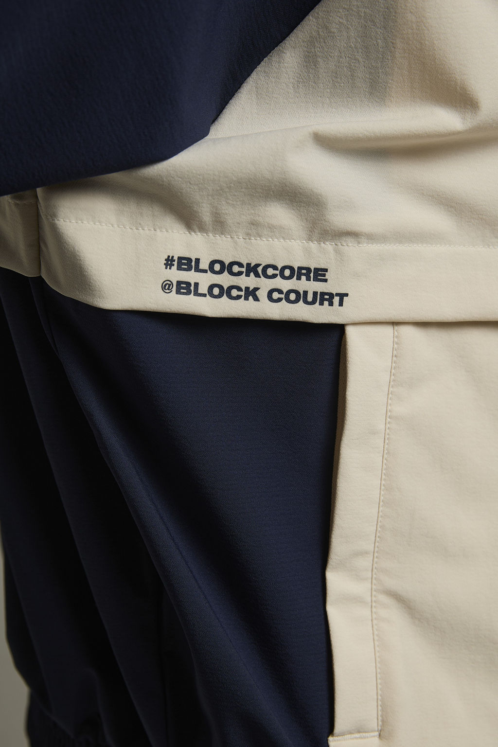 Ветровка с капюшоном Темно-синий/Бежевый - Anta фото 11