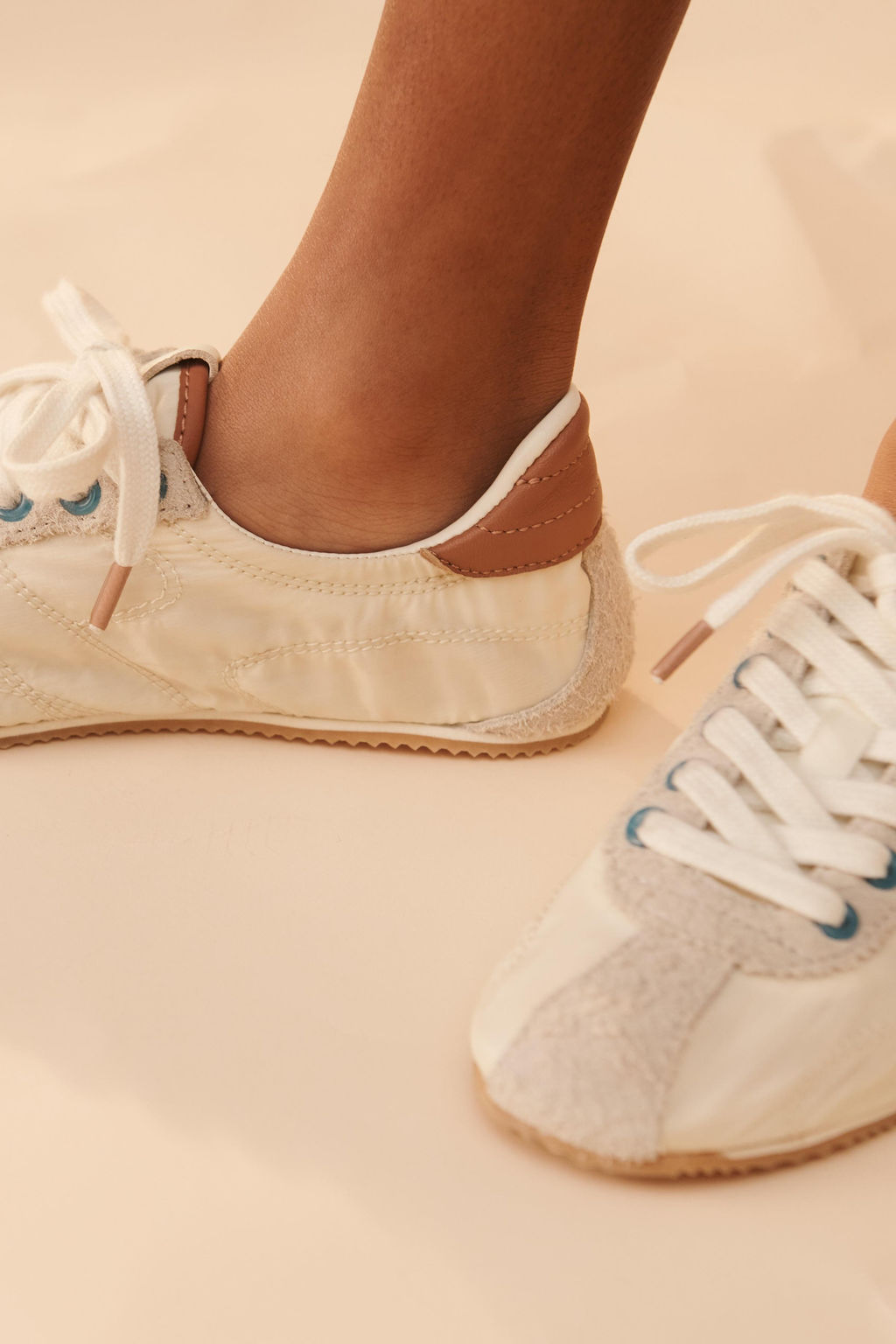 ZAPATILLA DEPORTIVA LIMITED EDITION / Blanco Crudo