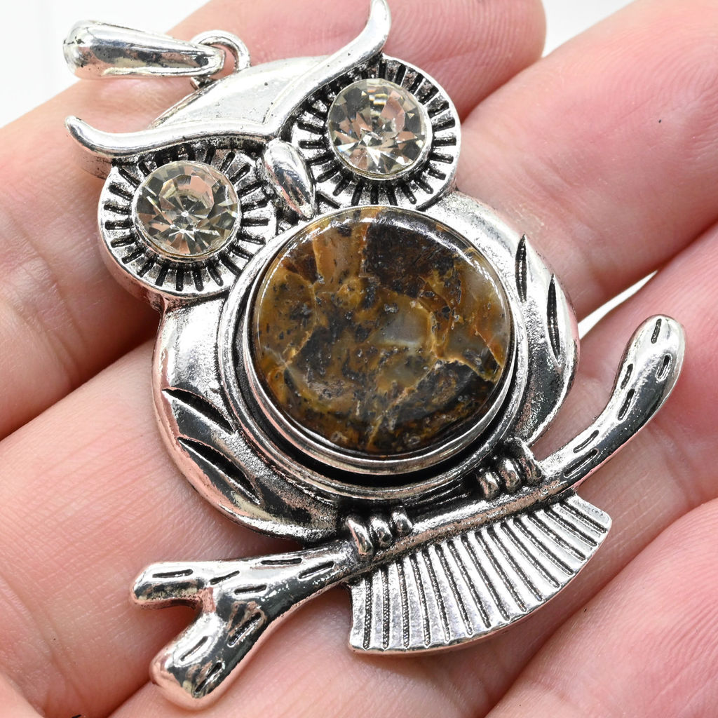 Кулон Сова 45*50мм с янтарем цв.коньячный Радуга камня